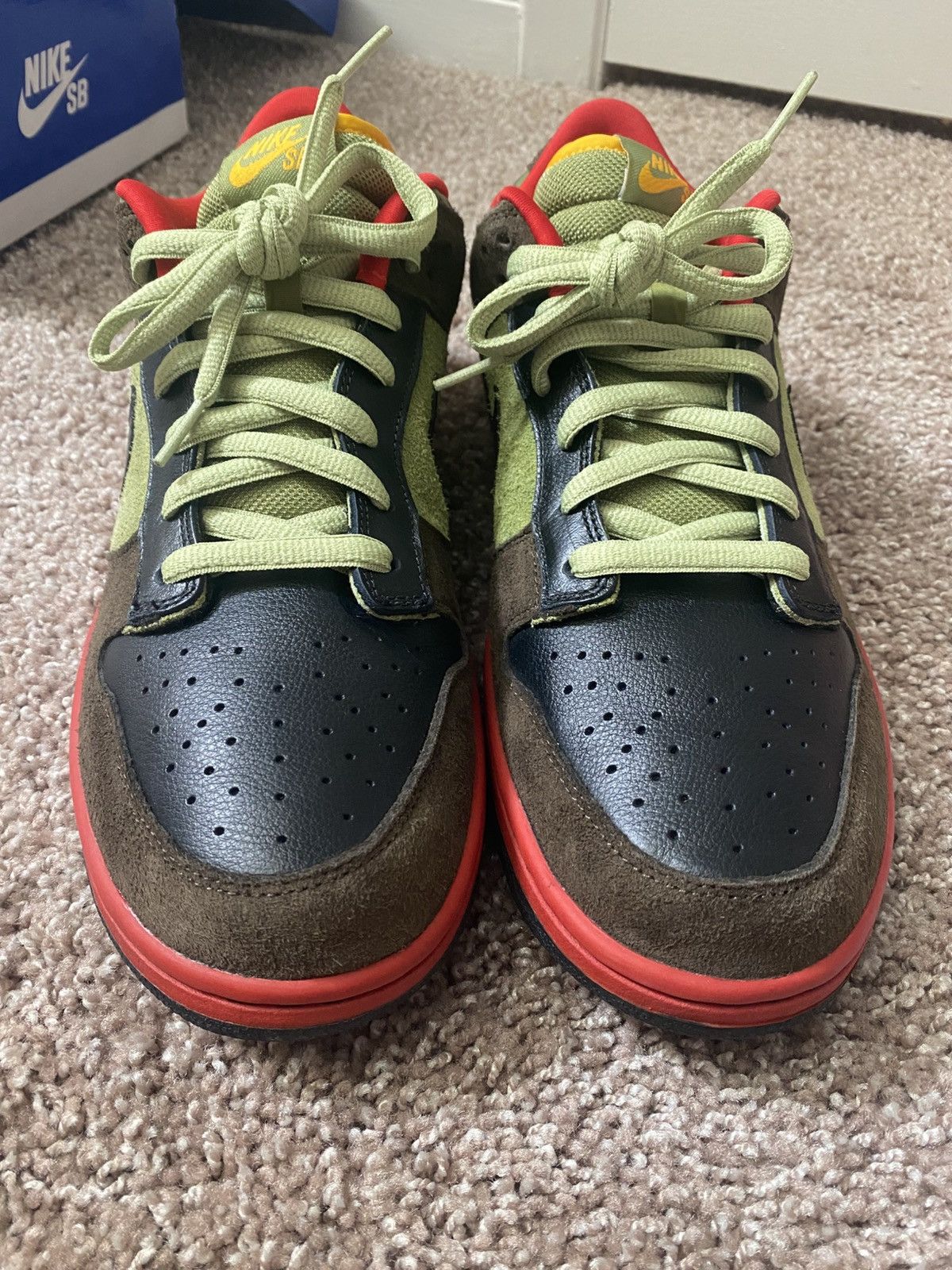 Nike Nike sb dunk low asparagus Size US 13 / EU 46 - 7 Thumbnail