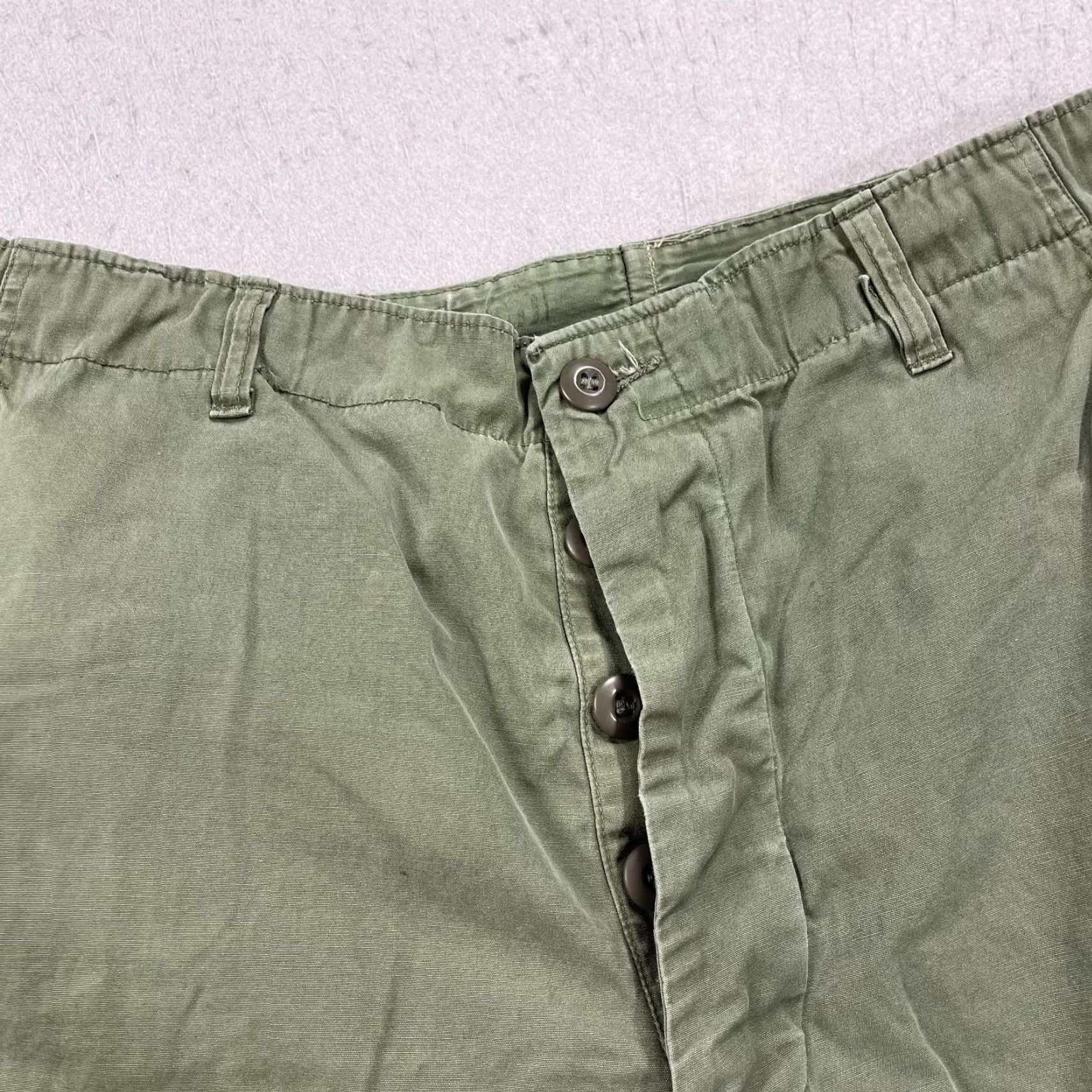 Vintage VINTAGE Army Pants Mens 36x30 Green Cargo Trousers Shade 107 Combat Tropical 70s Size US 36 / EU 52 - 7 Thumbnail