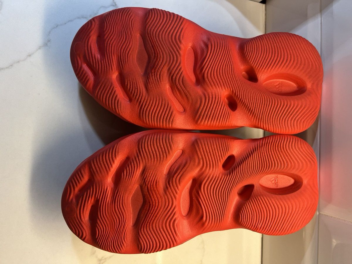 Adidas × Kanye West Yeezy RNNR Vermillion - used Size US 9 / EU 42 - 4 Thumbnail
