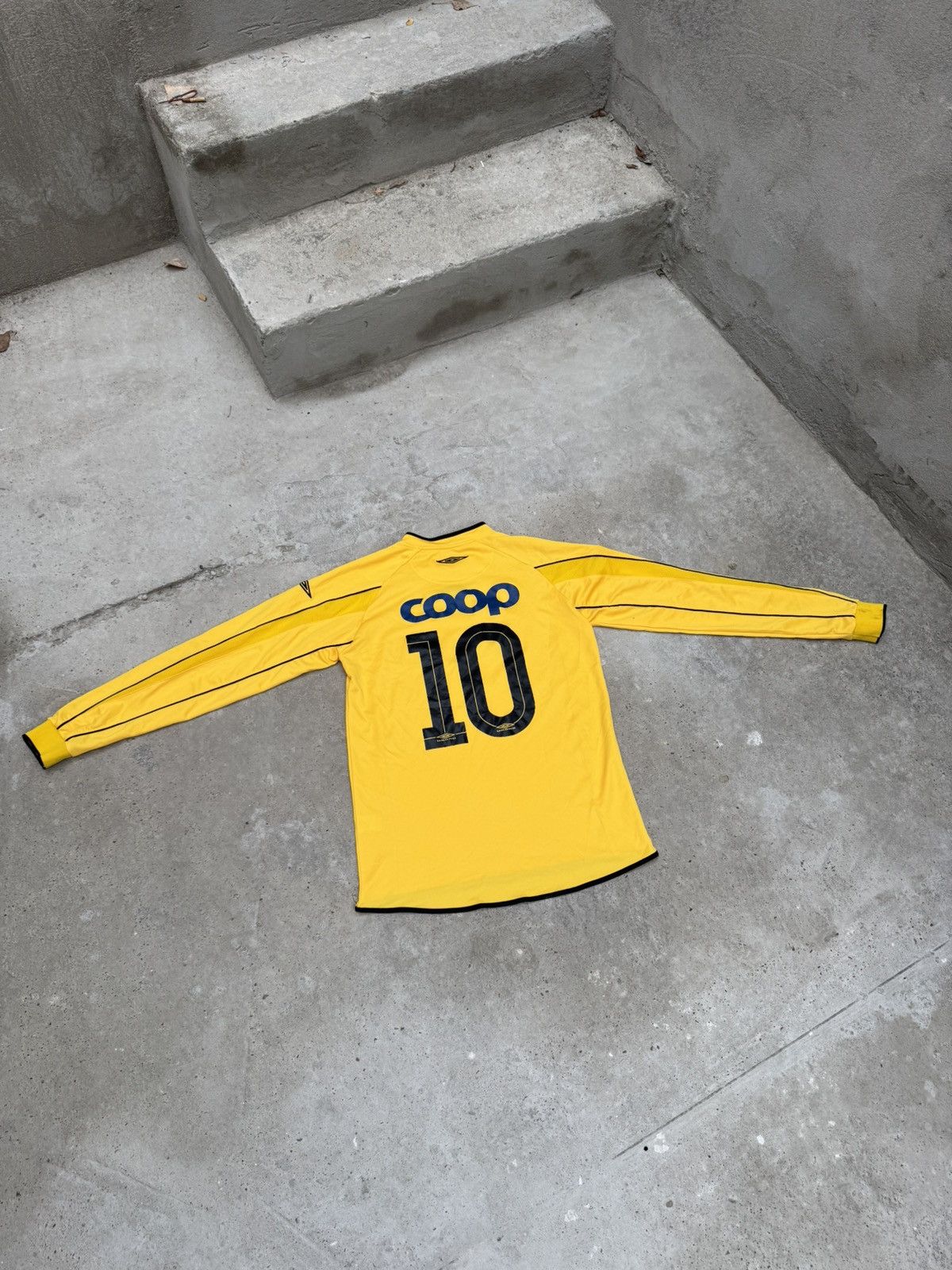 Umbro VINTAGE MESSI UMBRO JERSEY NR 10 Size US M / EU 48-50 / 2 - 2 Thumbnail
