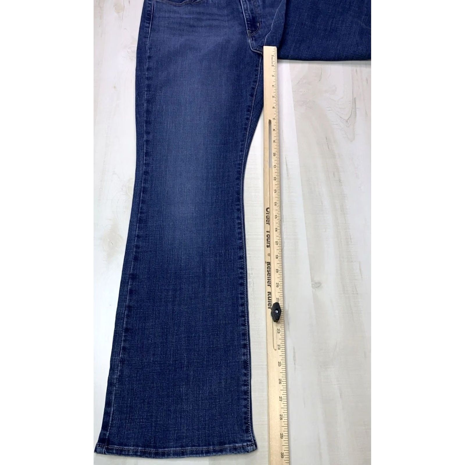 Levi's Levi’s Classic Bootcut Stretch Mid Rise Jeans Women’s 8 Blue Denim Regular Inseam 30 Size 30" / US 8 / IT 44 - 2 Thumbnail