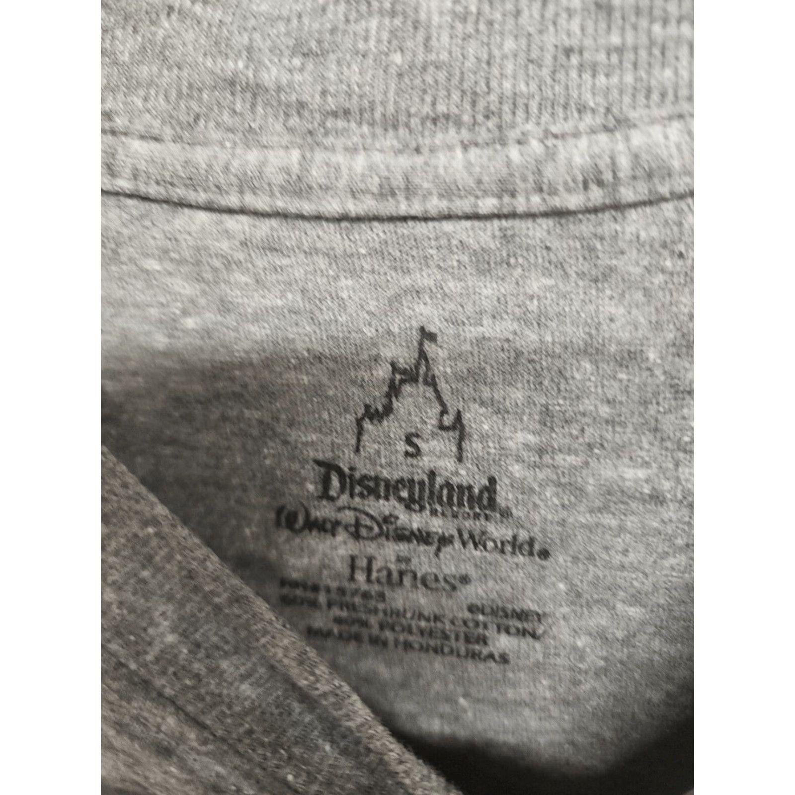 Vintage VINTAGE Mickey Inc Disneyland Mickey Mouse Gray Mens Shirt Small Unisex Short Sleeve Crew Neck 100% Cotton T-Shirt with Tigger Accents Size US S / EU 44-46 / 1 - 3 Thumbnail
