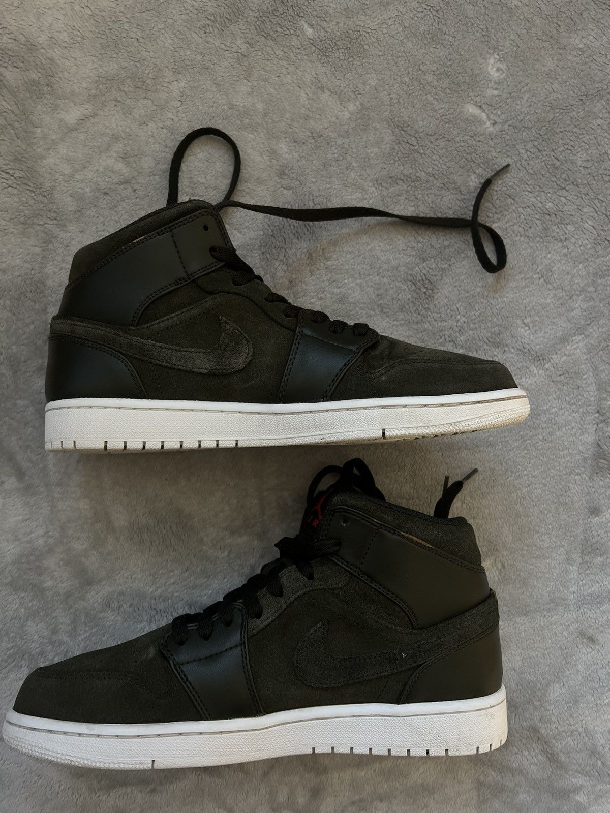 Jordan Brand × Nike Air Jordan 1 Retro Mid Seqouia Size US 9.5 / EU 42-43 - 2 Thumbnail