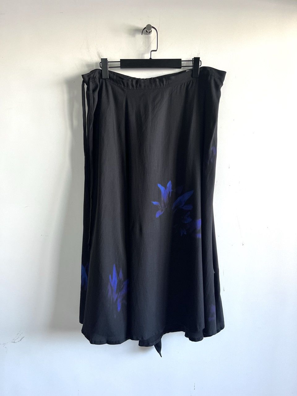 Yohji Yamamoto Yohji Yamamoto - Blue Lilies Print Skirt With Side Gathers Size 37" - 1 Thumbnail