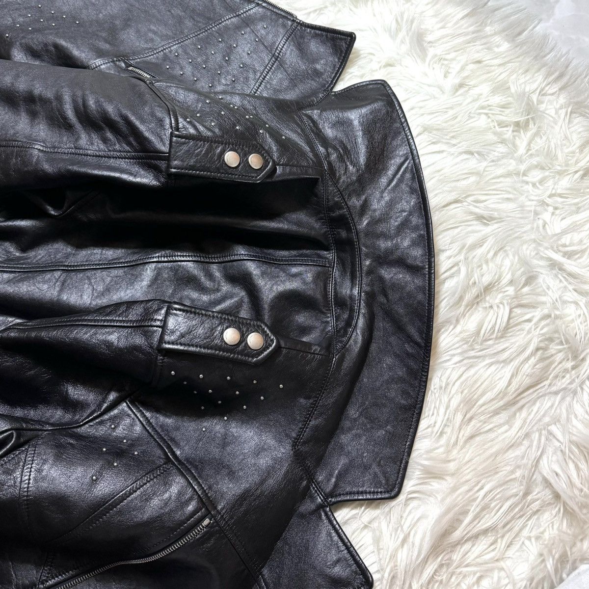 Saint Laurent Paris Saint Laurent Paris, dot studs, cropped leather Jacket Size US M / EU 48-50 / 2 - 24 Thumbnail