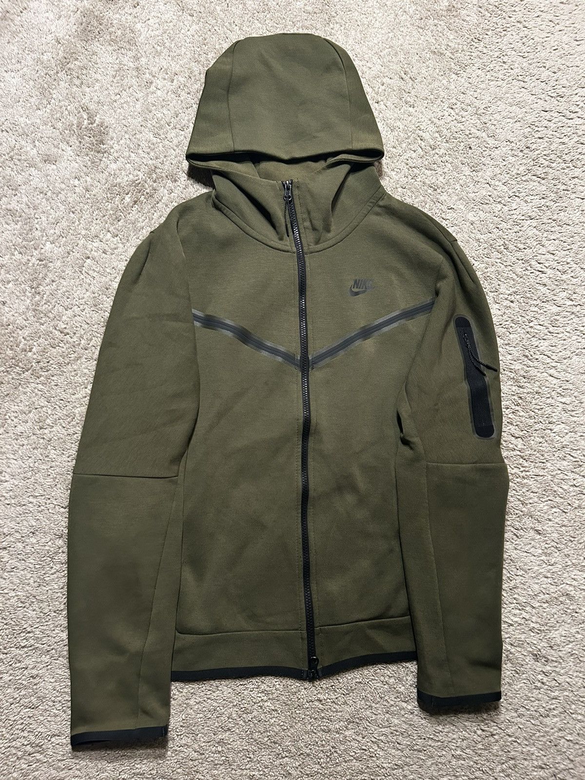 olive green nike tech sweatsuit