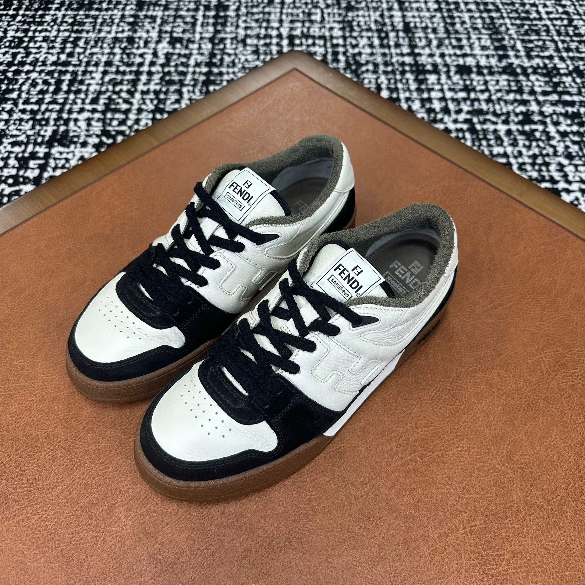 Fendi Fendi Black Lowtop Sneakers 10 Men Size US 10 / EU 43 - 1 Thumbnail