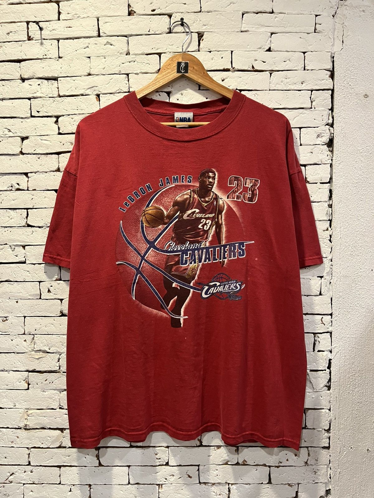 NBA Vintage NBA Lebron James Cleveland Cavaliers T-Shirt Size US XL / EU 56 / 4 - 1 Thumbnail