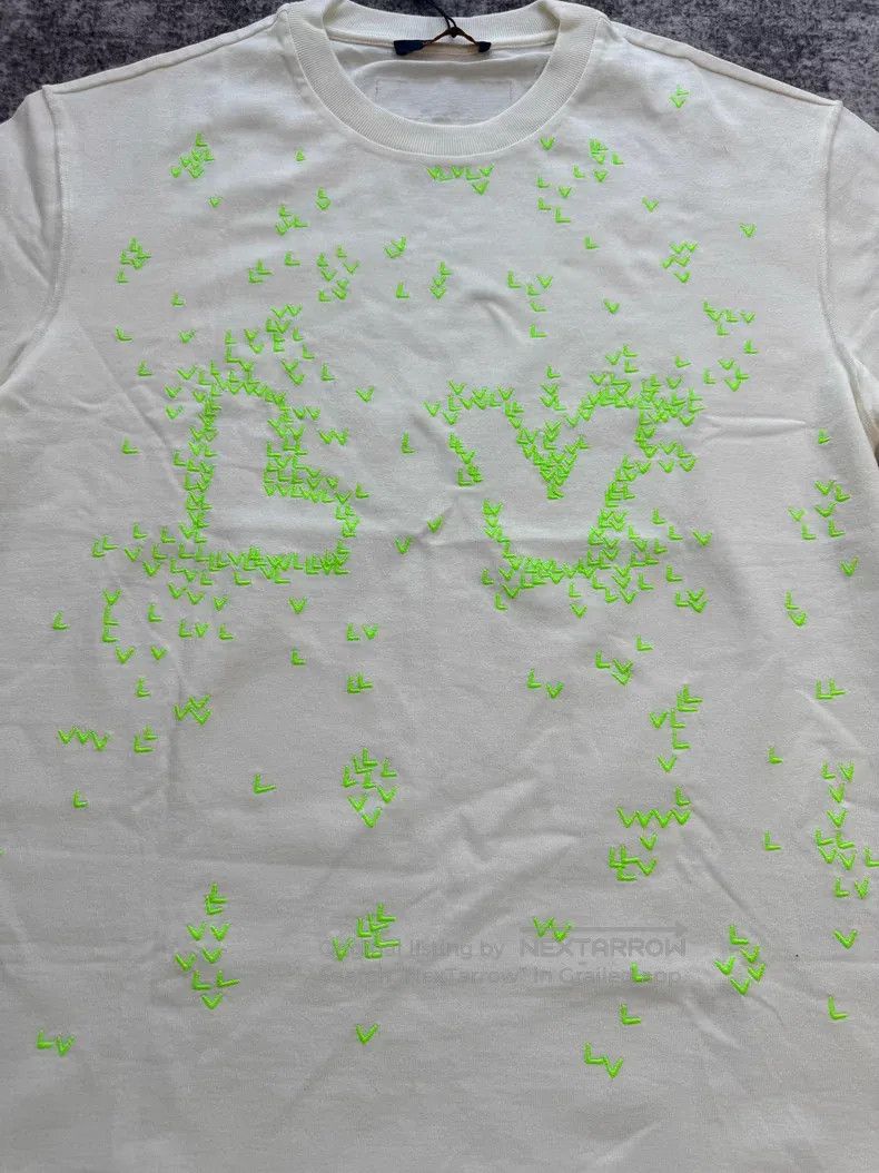 Louis Vuitton Louis Vuitton Fluorescent Green Airplane Embroidered Short Size US L / EU 52-54 / 3 - 5 Thumbnail