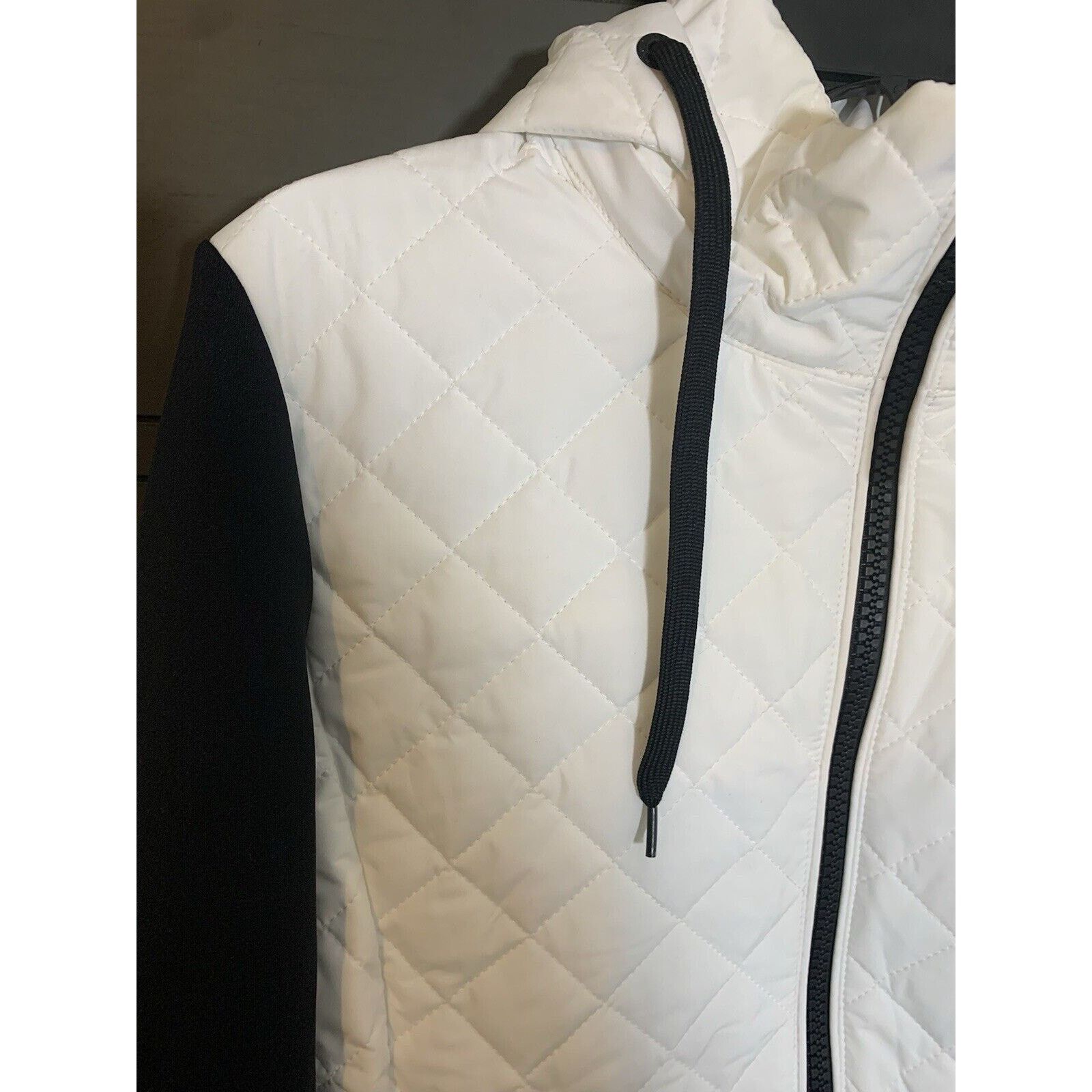 Calvin Klein Calvin Klein Diamond Quilted Jacket Removable Hood. Size L Size L / US 10 / IT 46 - 4 Thumbnail