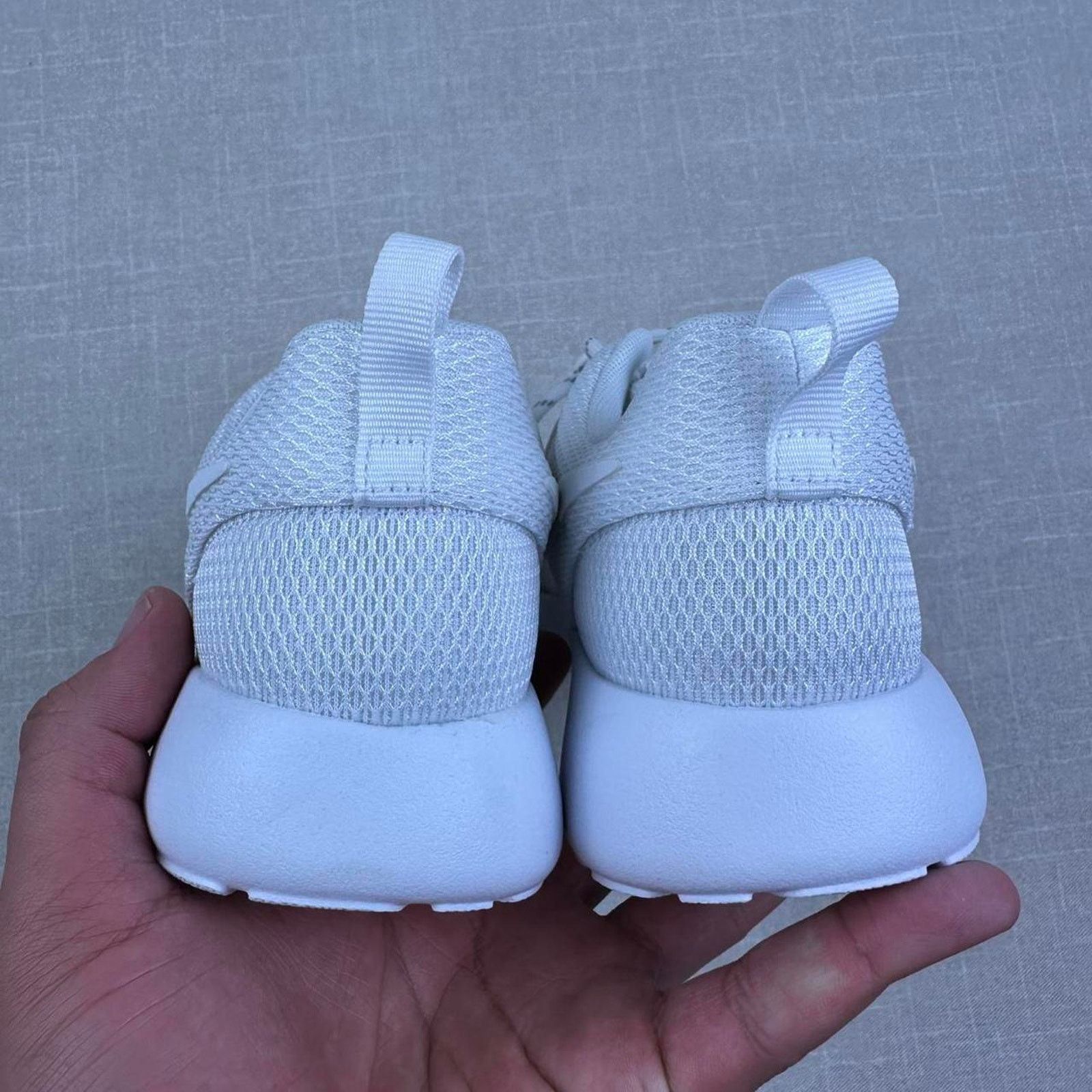 Nike 2015 Nike Roshe One "Triple White" Women 6.5 Size US 6.5 / IT 36.5 - 5 Thumbnail