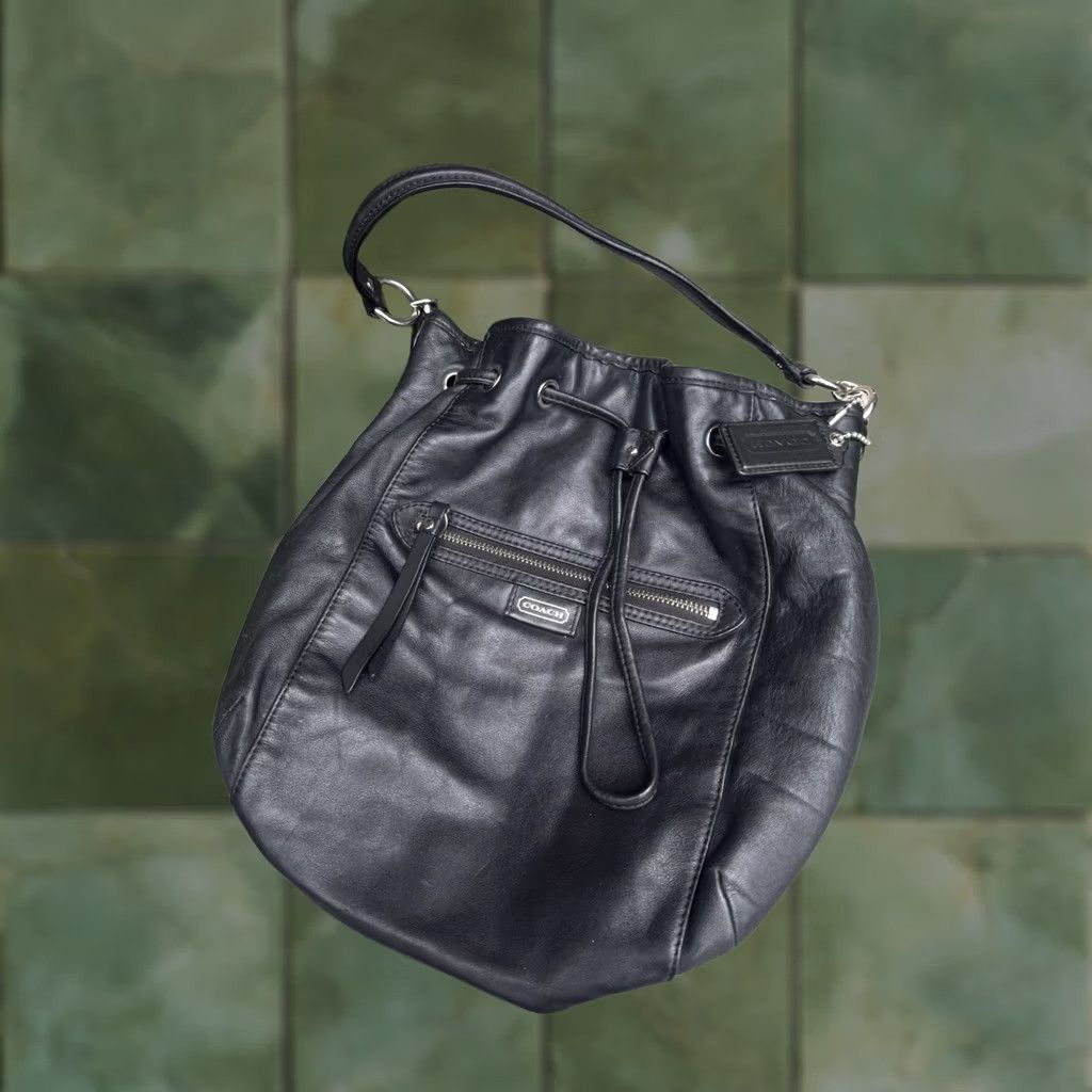Coach Coach Women Black Leather Drawstring Shoulder Bag Purse Size ONE SIZE - 1 Thumbnail