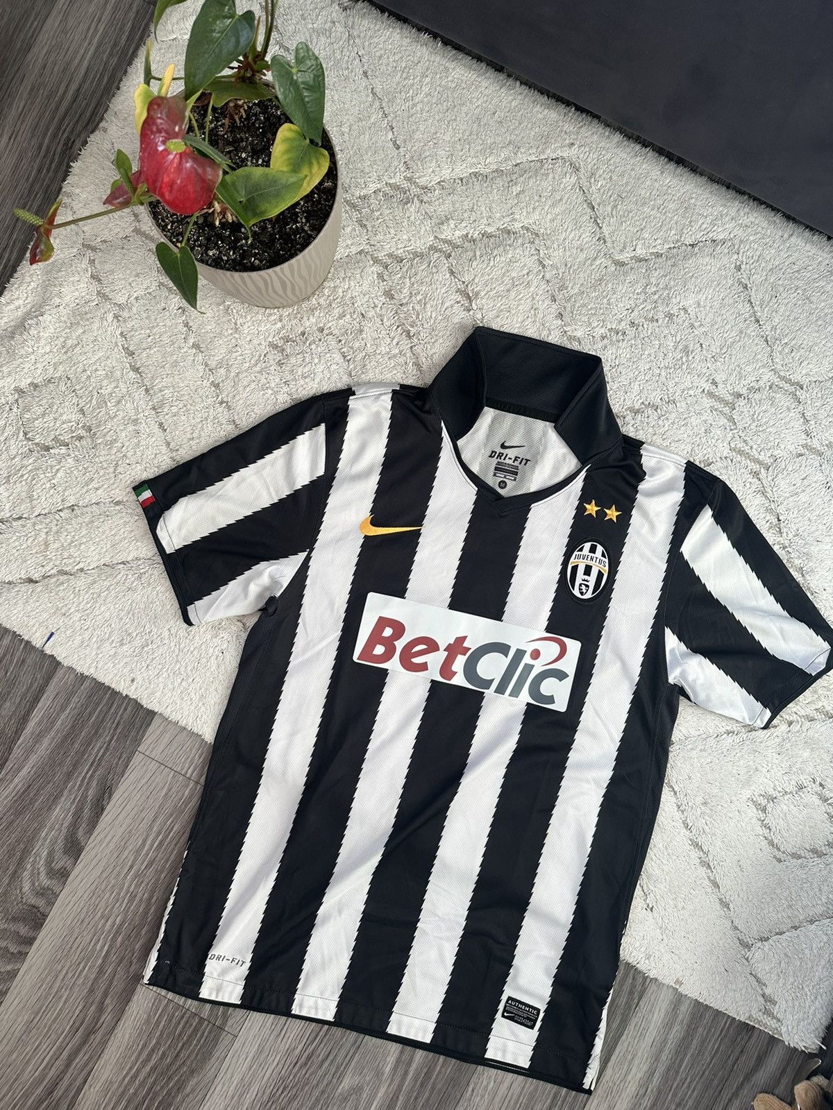 Nike Nike Juventus 2010-2011 Home Jersey Vintage Betclic Size US M / EU 48-50 / 2 - 1 Thumbnail