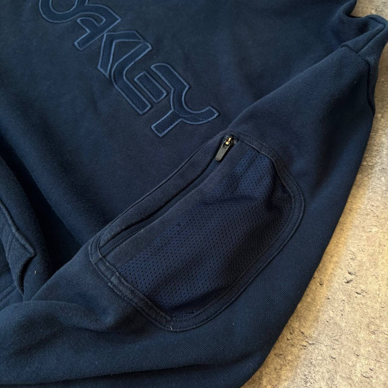 Oakley × Vintage Y2K Logo Oakley Hoodie Size US M / EU 48-50 / 2 - 2 Thumbnail