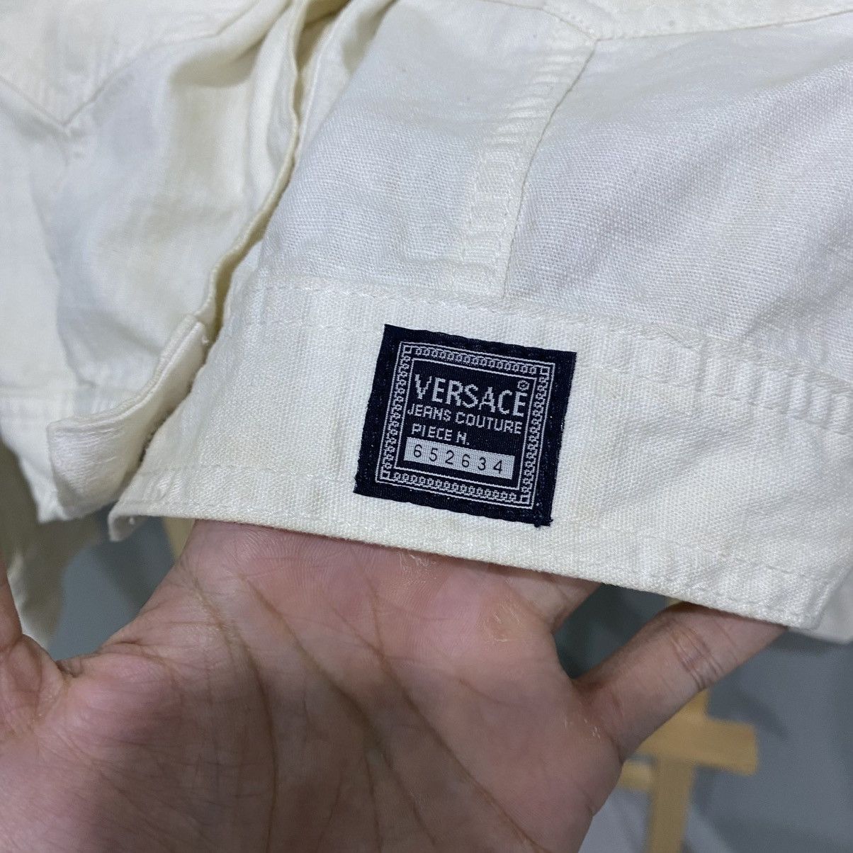Versace Jeans Couture Vintage Versace Jeans Couture White Crop DenimTrucker Jacket Size S / US 4 / IT 40 - 8 Thumbnail