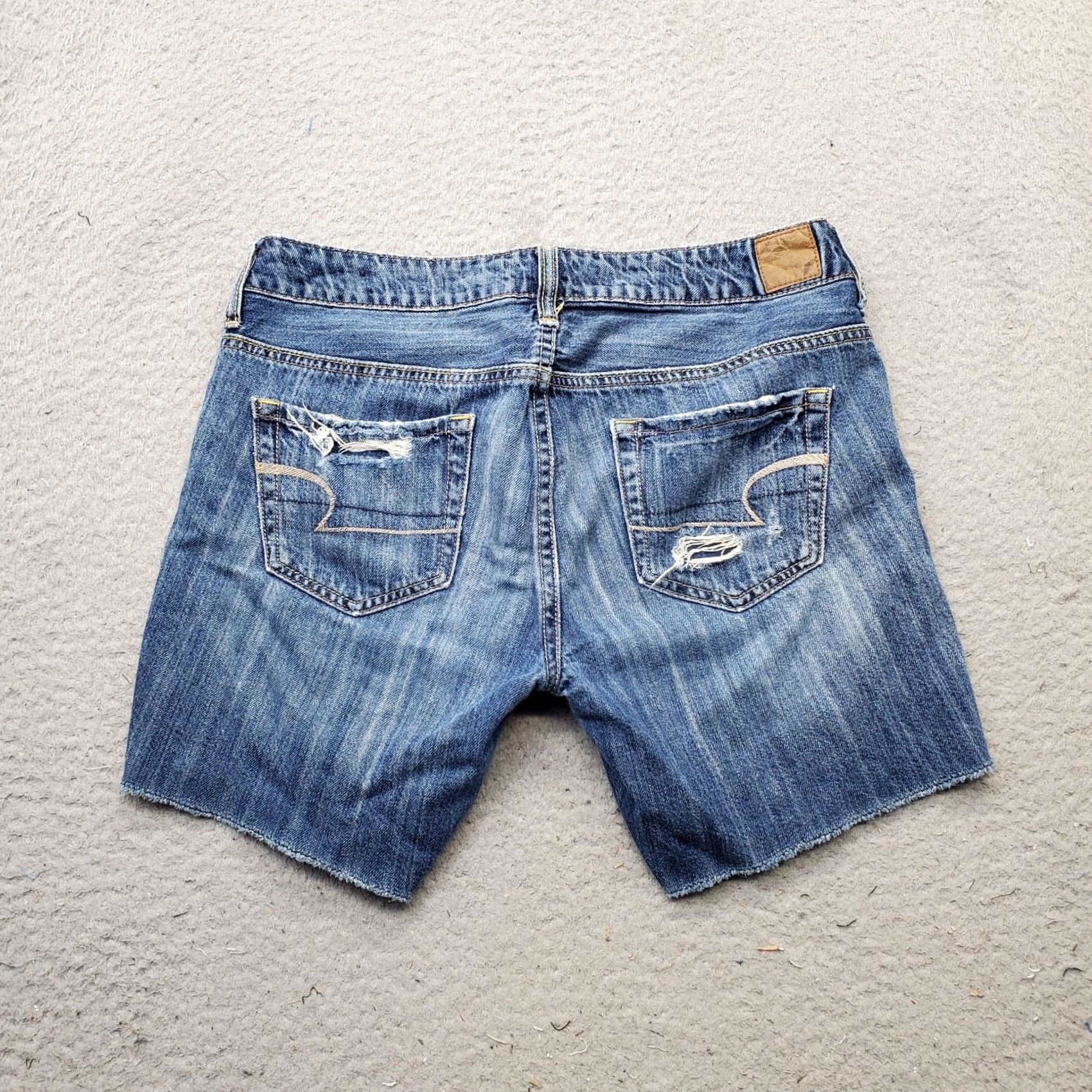 American Eagle Outfitters American Eagle Outfitters Live Your Life Jeans Shorts Womens Size 2 Blue Denim Bermuda Casual 5-Pocket Distressed Denim Size 26" / US 2 / IT 38 - 2 Thumbnail