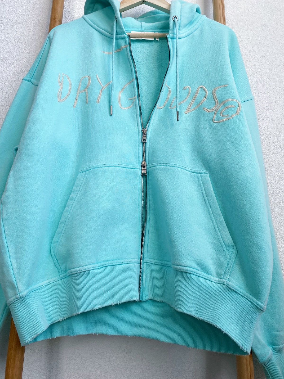 H&M × Jean-Michel Basquiat × Who Decides War WHO DECIDES WAR x BASQUIAT x H&M OVERSIZED FIT HOODED COTTON Size US M / EU 48-50 / 2 - 13 Thumbnail