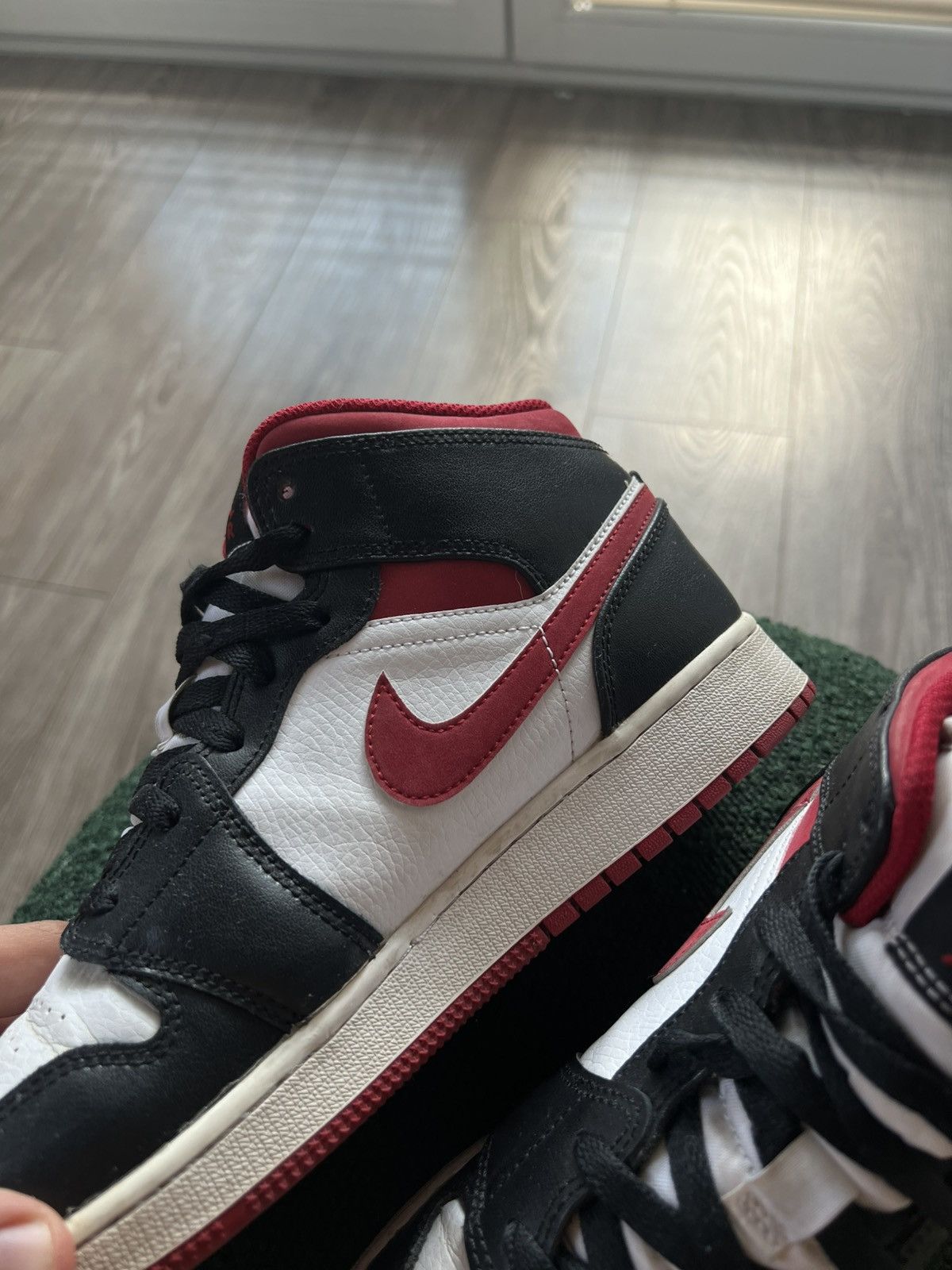 Nike Nike Air Jordan 1 Retro White Gym Mid GS Black/Red Y2K 7 Size US 7.5 / EU 40-41 - 11 Thumbnail