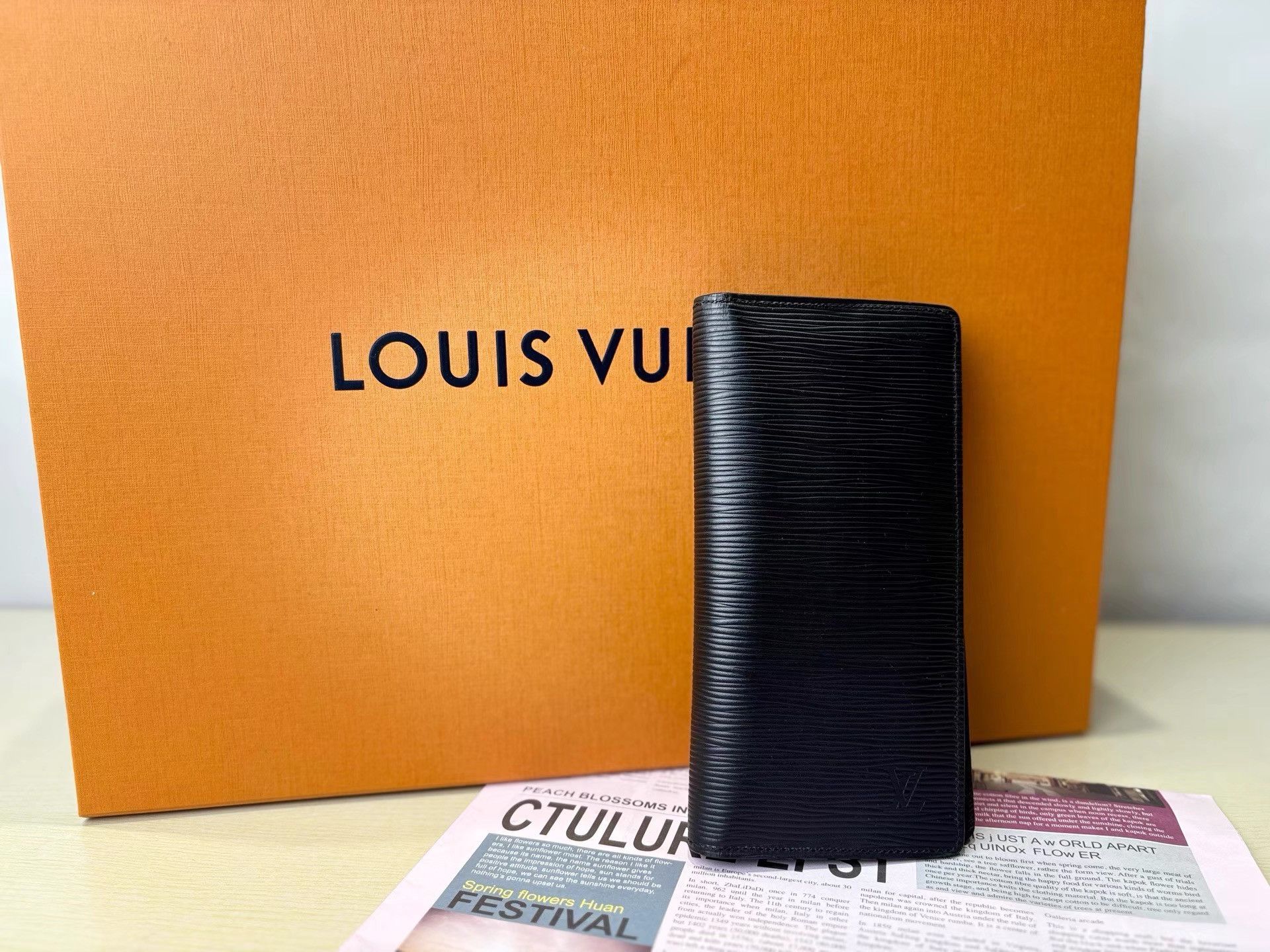 Louis Vuitton Louis Vuitton Black Epi Leather Bi-fold Long Coin Wallet K36 Size ONE SIZE - 1 Thumbnail