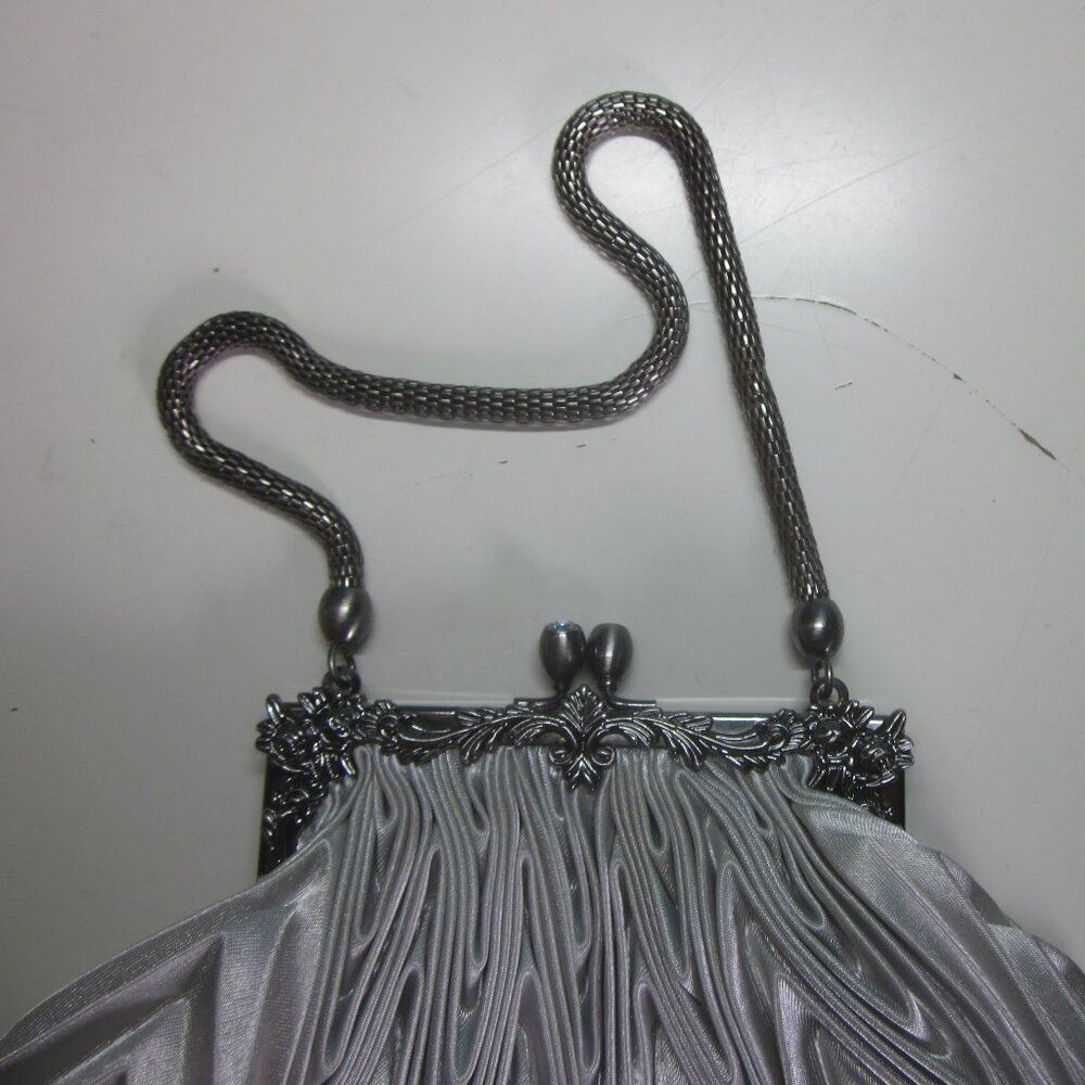Lee Nicole Lee Collection Silver Cloth Purse Silver Metal Chain Size ONE SIZE - 5 Thumbnail