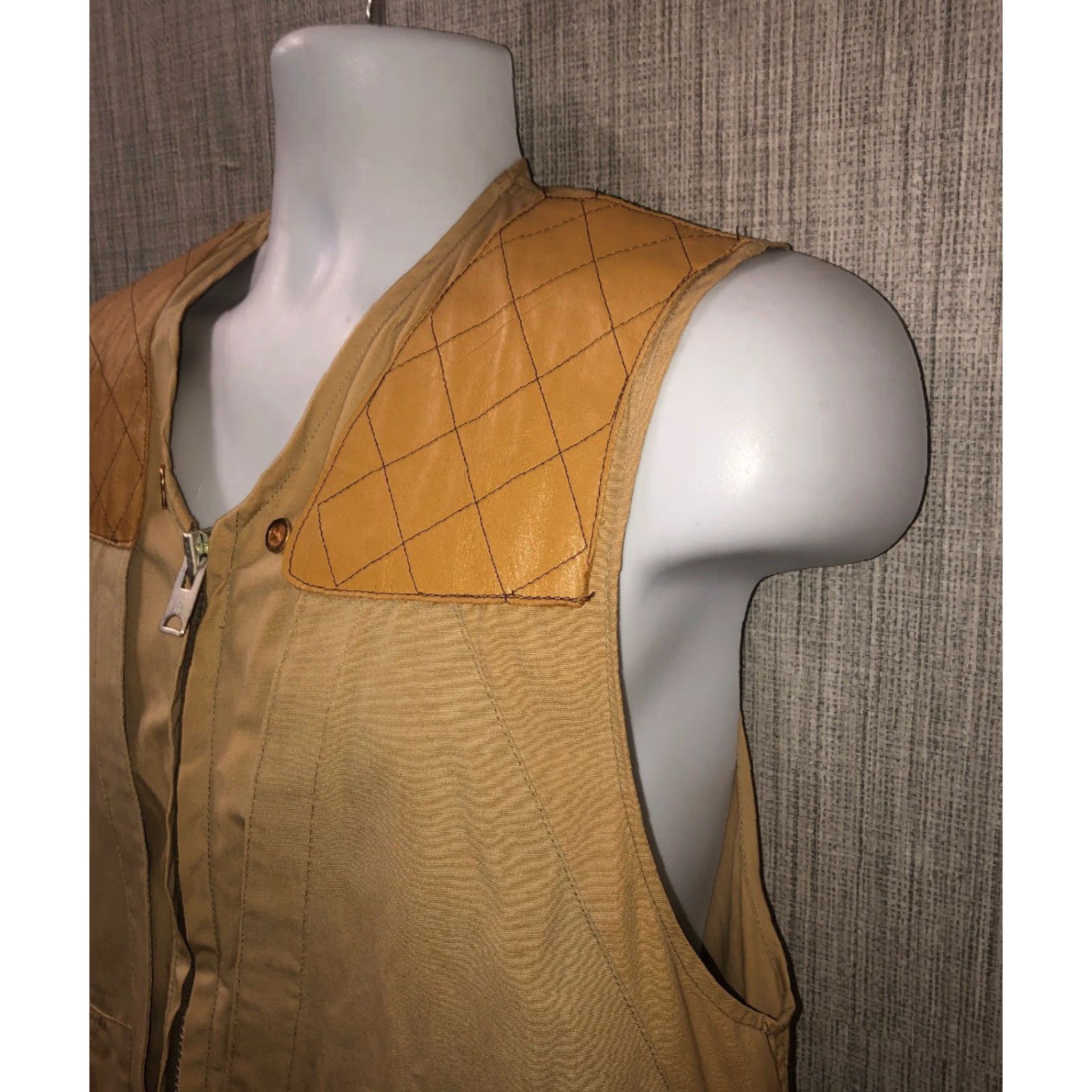 Vintage VINTAGE 10-X Full Zip Vest Beige Mens 38 Size Regular Men Full Zip Vest Size US XXS / EU 40 - 2 Thumbnail