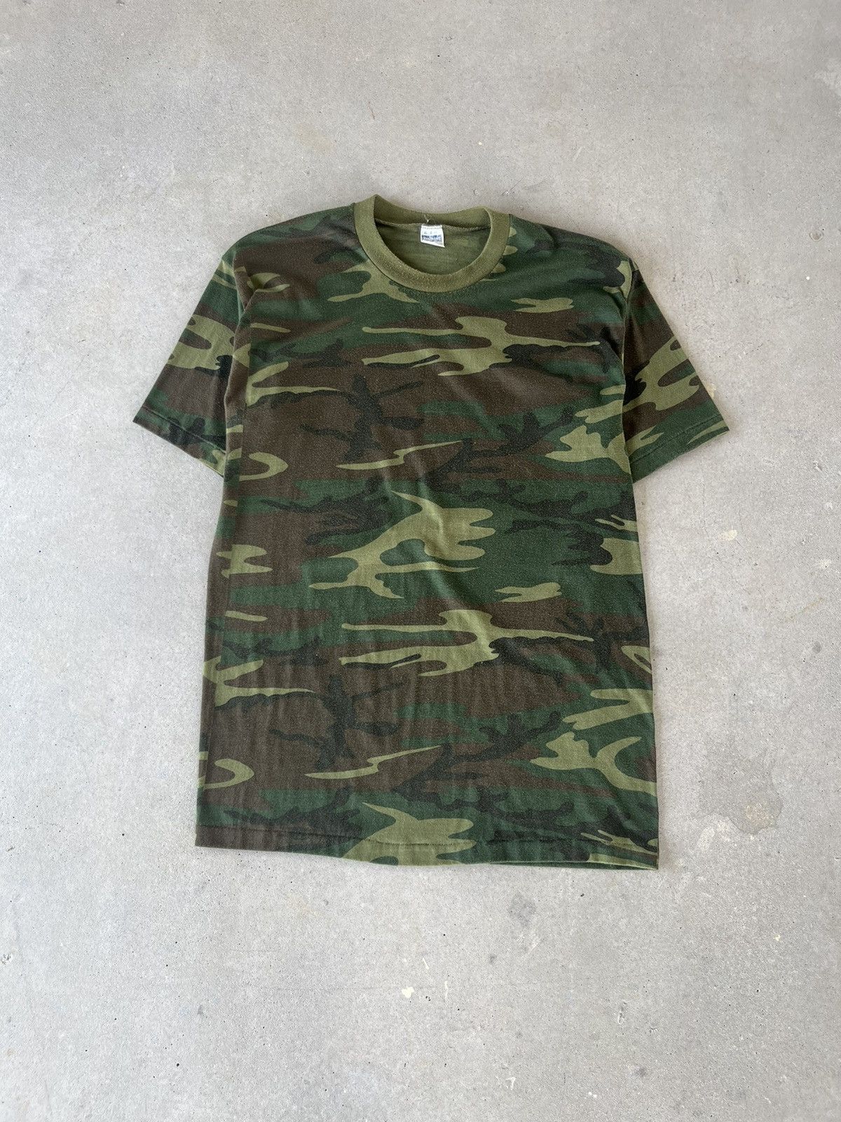Vintage Vintage 80’s Woodland Camo T-Shirt Size US L / EU 52-54 / 3 - 1 Thumbnail