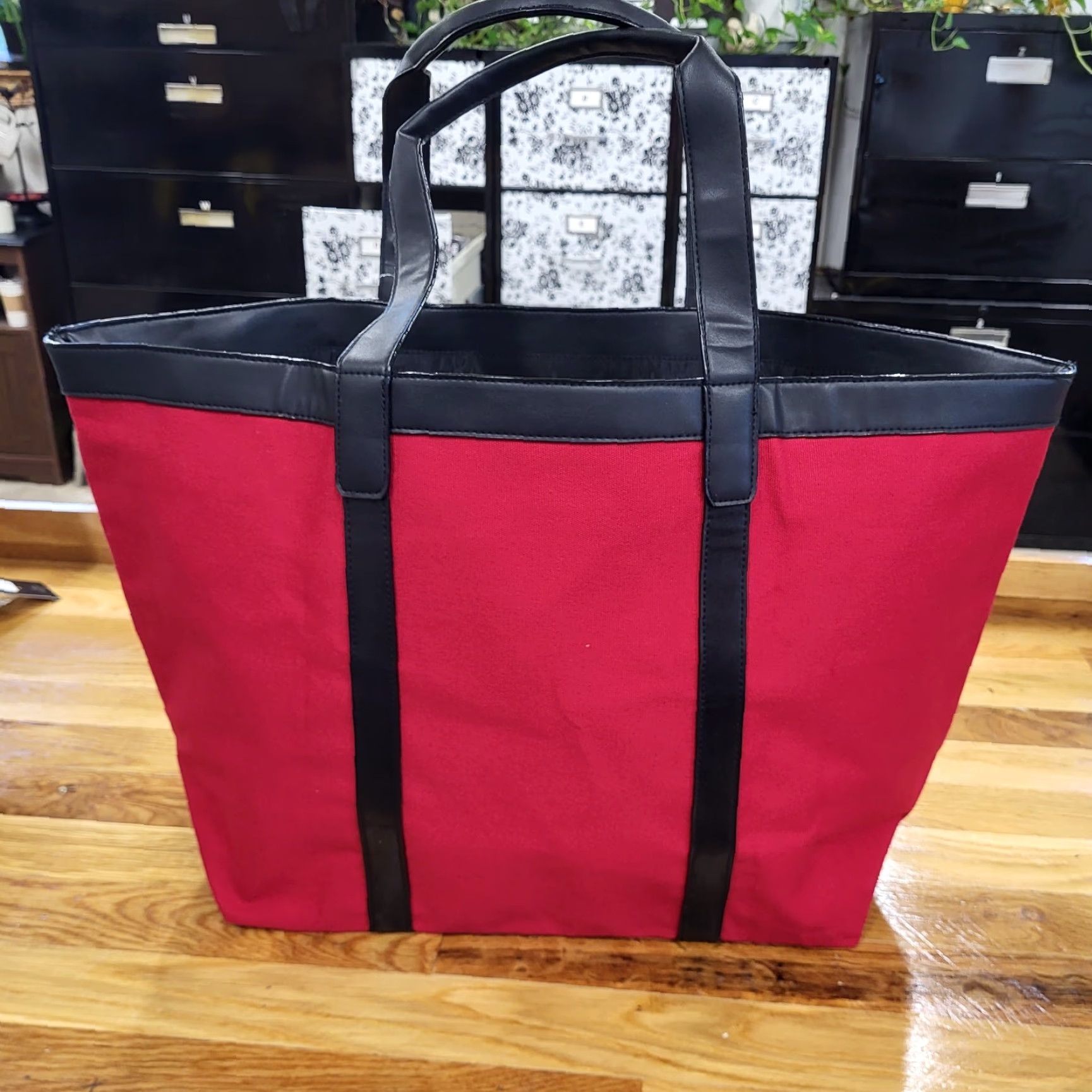 Victoria's Secret NWT Victoria's Secret Canvas Tote Beach Duffle Bag Red Black 23" X 13.5" X 7" Size ONE SIZE - 4 Thumbnail