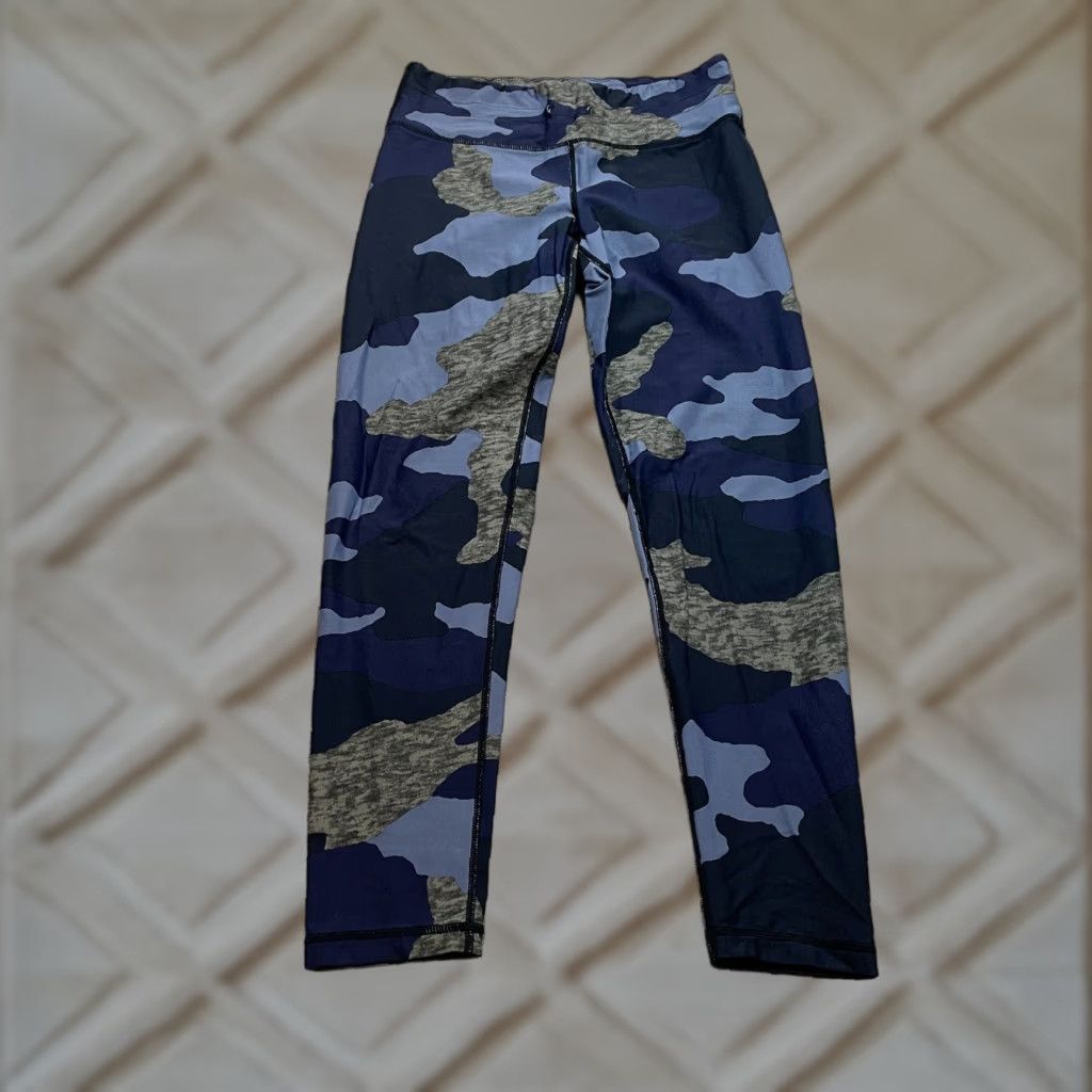 Vintage Aerie Leggings Womens M Nylon Stretch Compression Blue Camo 25 in Inseam Tapered Sports Activewear Shoes? Size 32" / US 10 / IT 46 - 1 Thumbnail
