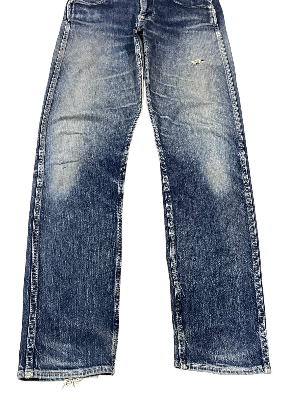 Levi's Vintage Levi’s Red 502 Blue Wash Grunge Style Ripped Jeans Size US 31 - 3 Thumbnail