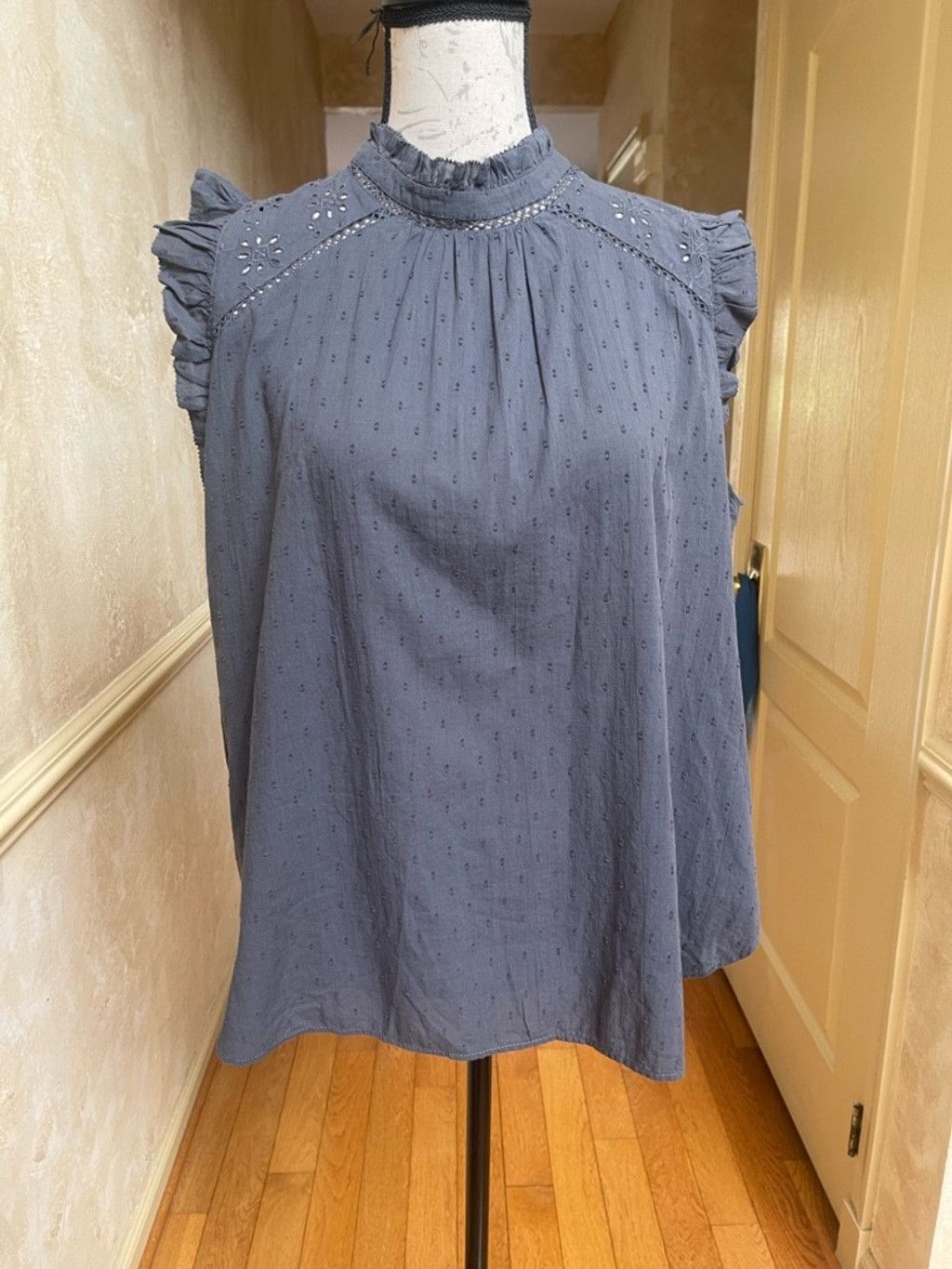 Loft LOFT Grey Eyelet Mock Neck Top L Cottagecore Coquette Blouse Size L / US 10 / IT 46 - 3 Thumbnail