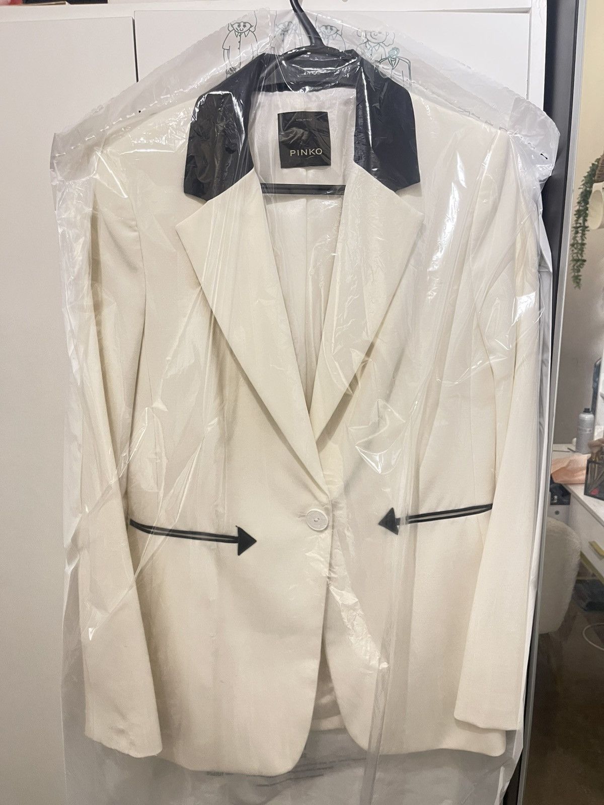 Pinko White blazer suit Size M / US 6-8 / IT 42-44 - 2 Thumbnail