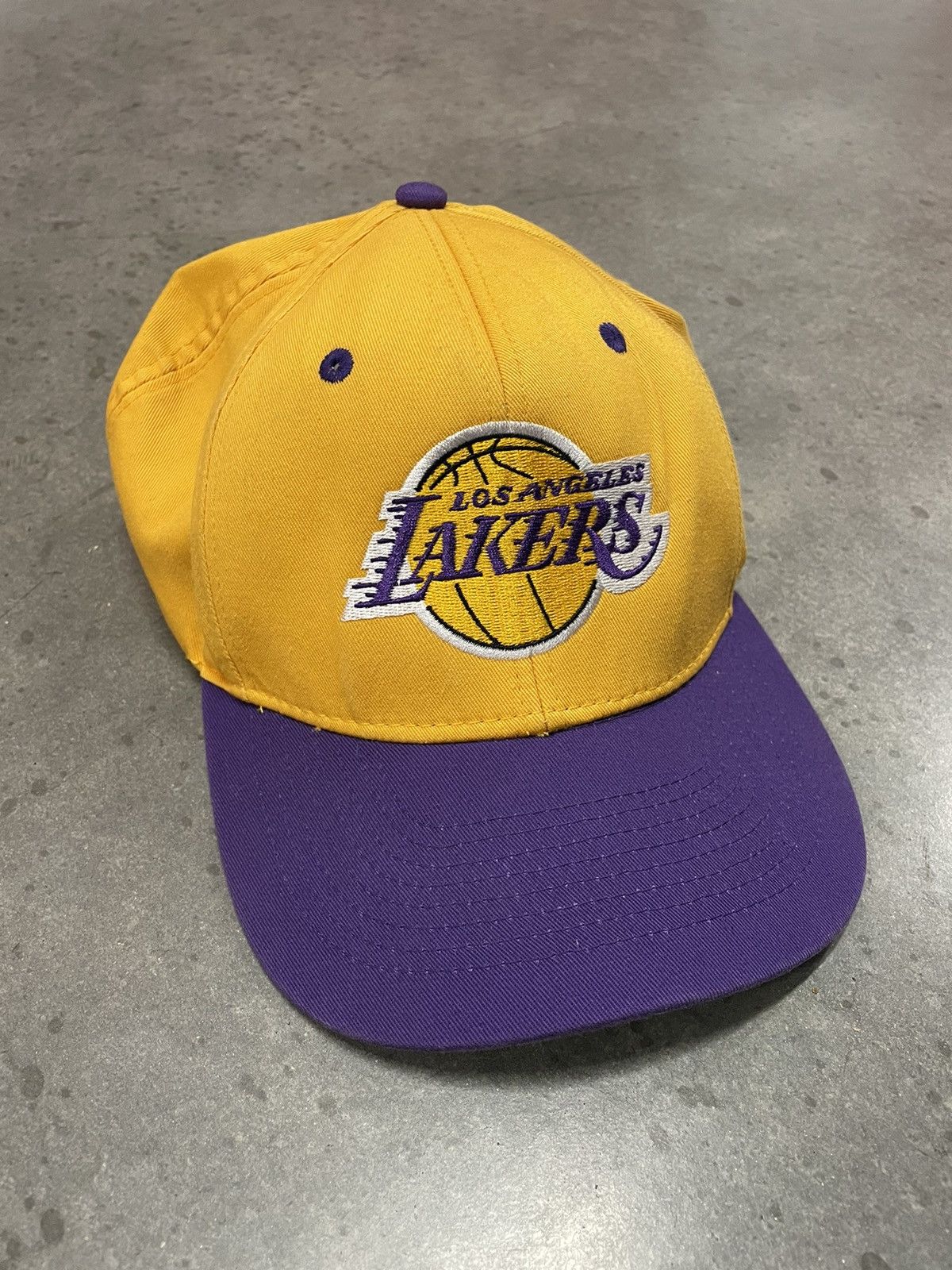 NBA × Vintage Y2K 2000’s VTG Vintage LA Los Angeles Lakers Snapback Hat Size ONE SIZE - 1 Thumbnail