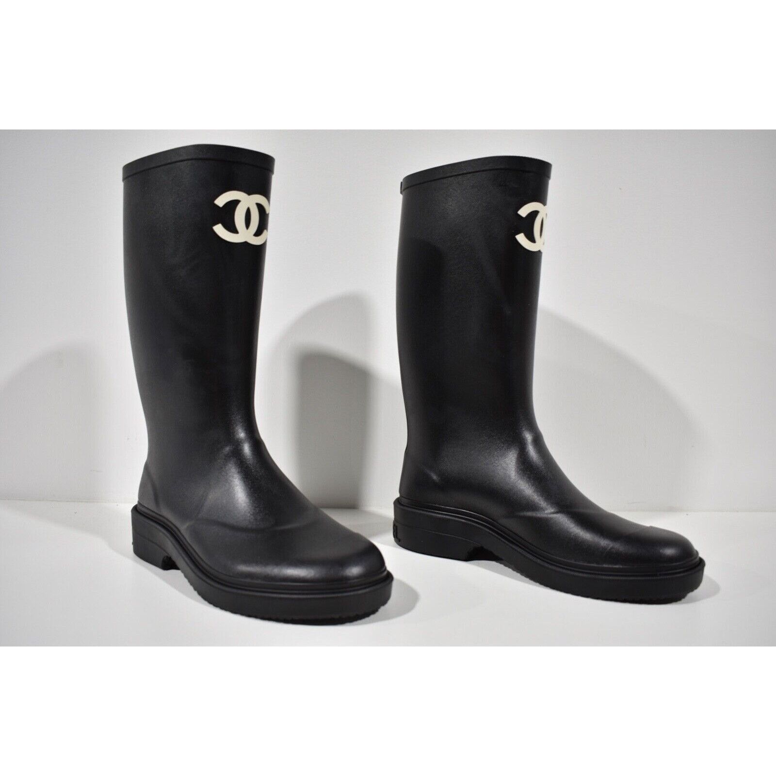 Chanel Chanel REV Black White CC Logo High Rubber Rain Boots 41 Size US 11 / IT 41 - 4 Thumbnail