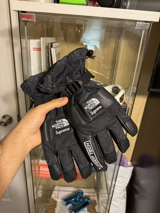 Supreme 2024 tnf gloves