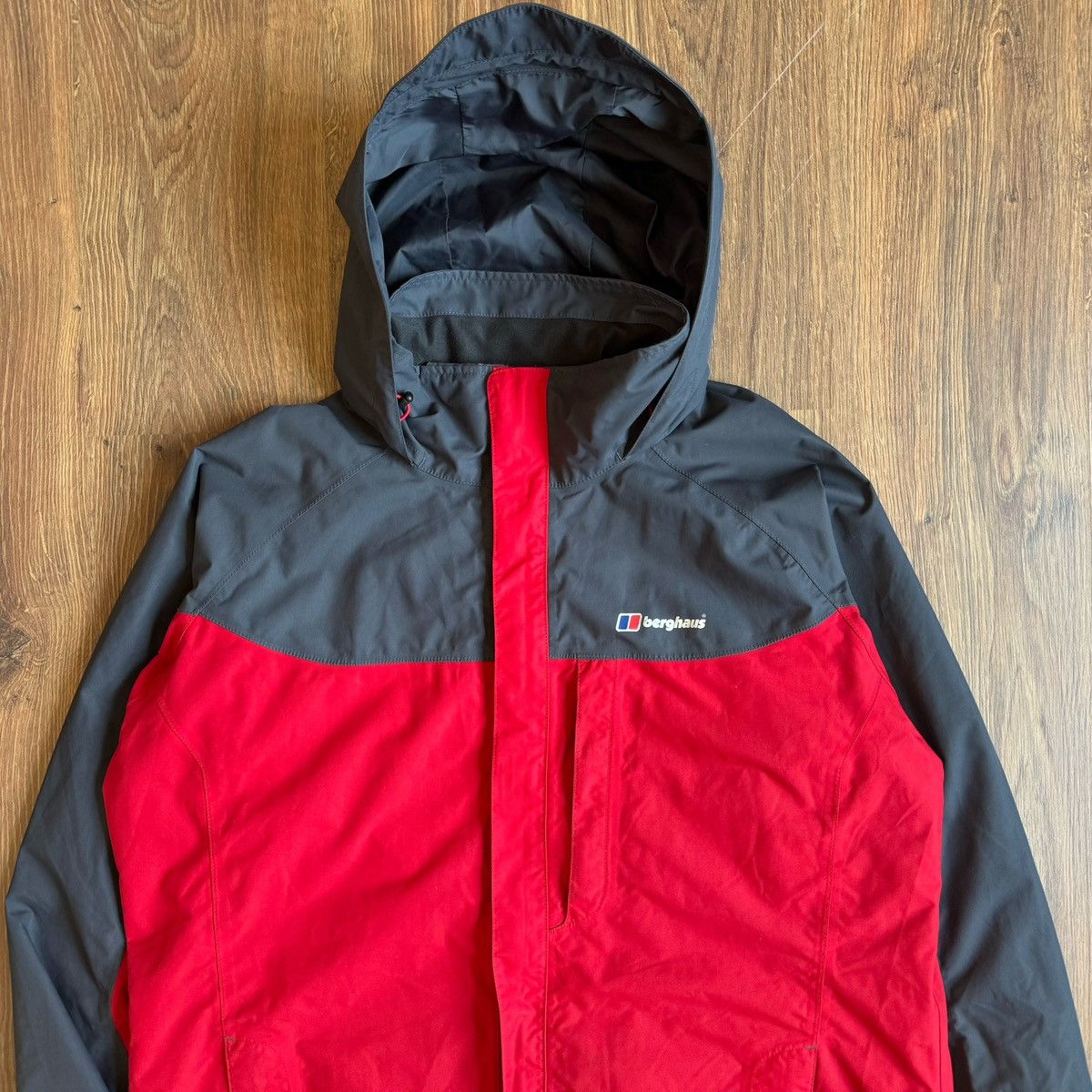 Berghaus Berghaus AQ2 Membrane Jacket Men’s Sz XL Black/Red Waterproof Size US XL / EU 56 / 4 - 2 Thumbnail