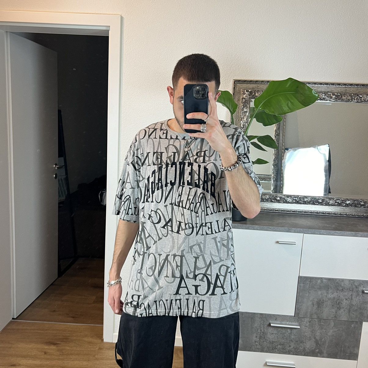 Balenciaga Balenciaga Embroidered All Over Logo Grey T-Shirt Size US S / EU 44-46 / 1 - 7 Thumbnail