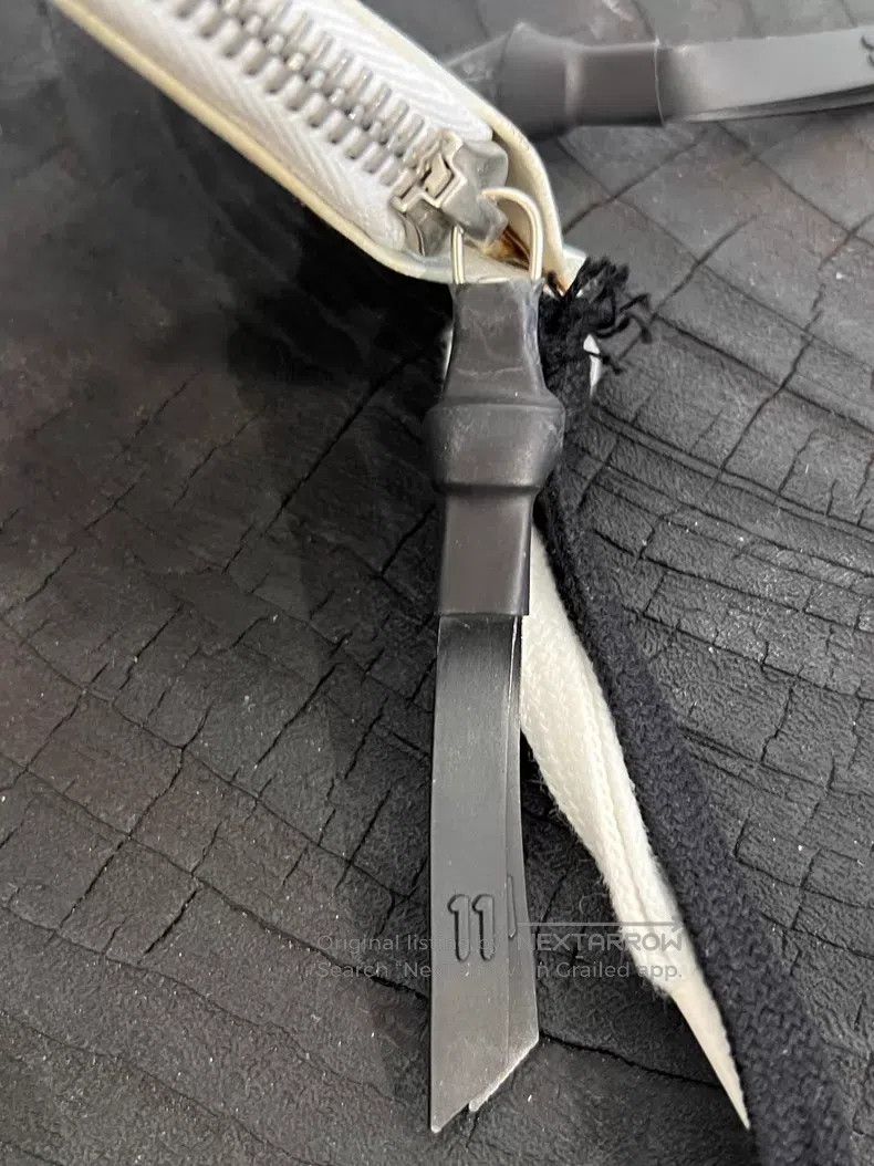 Boris Bidjan Saberi Boris Bidjan Saberi 3M reflective card holder with zip clo Size ONE SIZE - 5 Thumbnail
