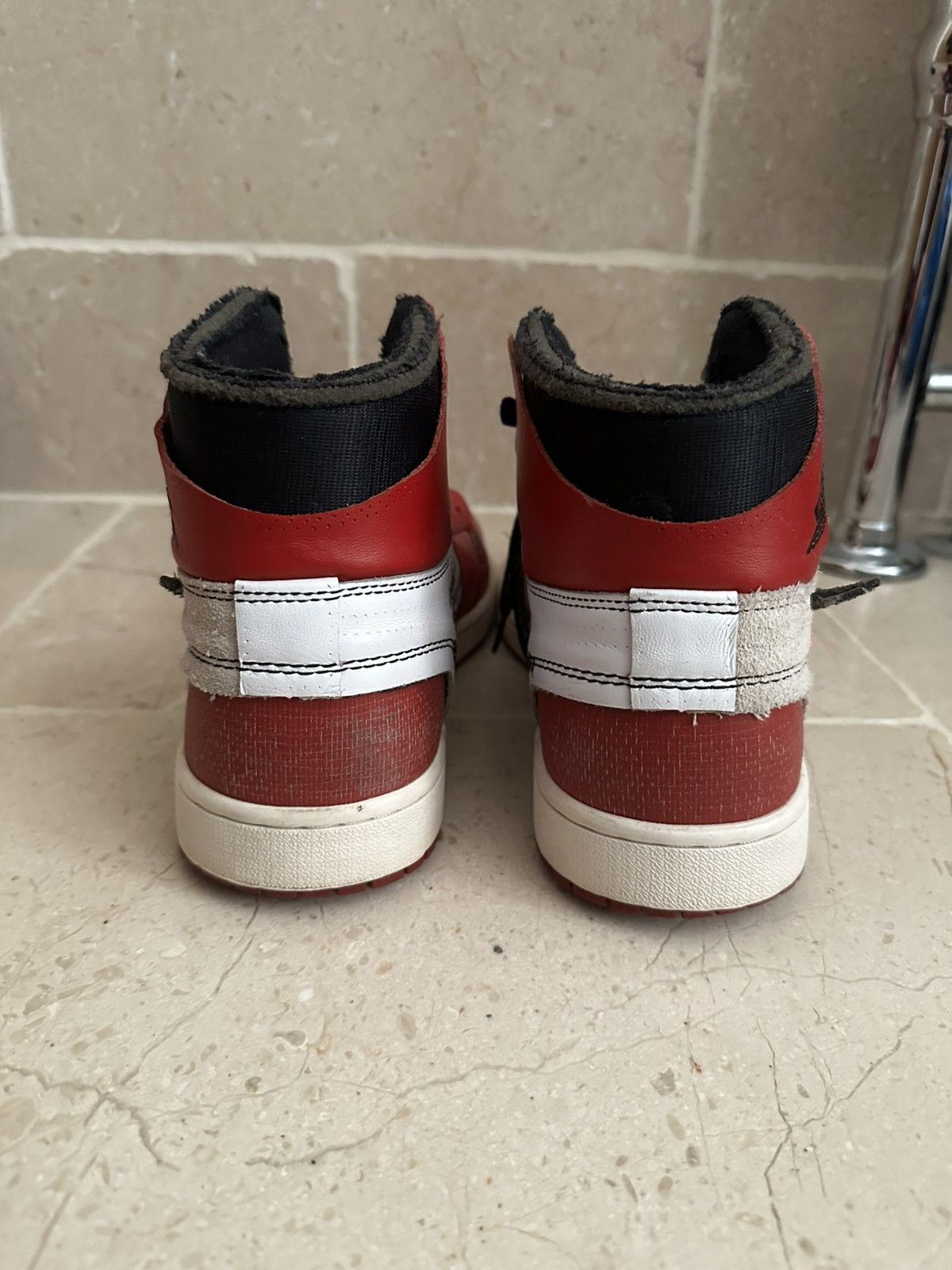 Jordan Brand × Off-White Jordan 1 Retro OG x Off White Chicago Size US 9.5 / EU 42-43 - 6 Thumbnail