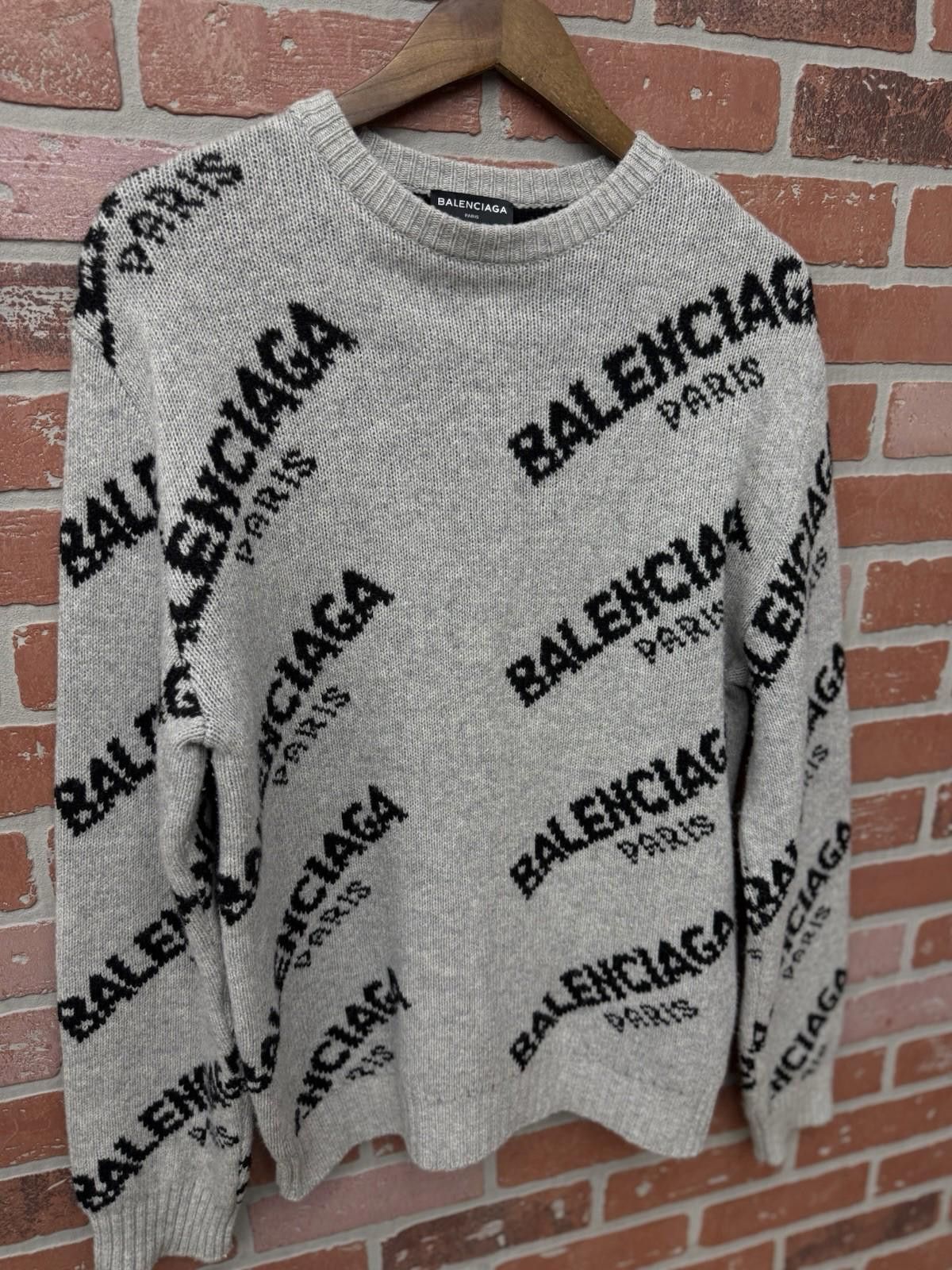 Balenciaga Size Medium- Balenciaga Knit Crewneck Grey Paris Logo $1500 Size US M / EU 48-50 / 2 - 7 Thumbnail