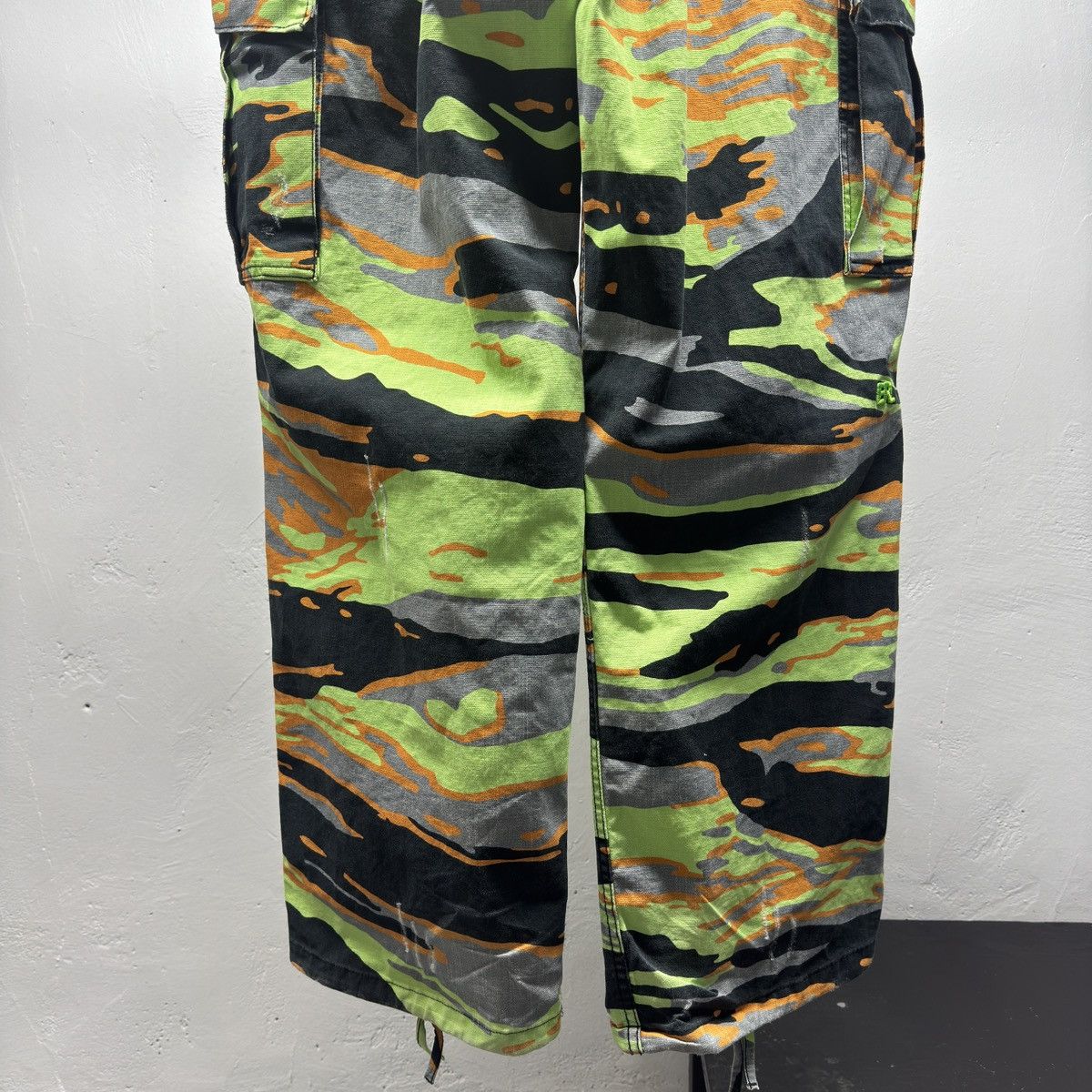 ERL ERL Camo Cargo Pants Faded Distressed Large Size US 36 / EU 52 - 11 Thumbnail