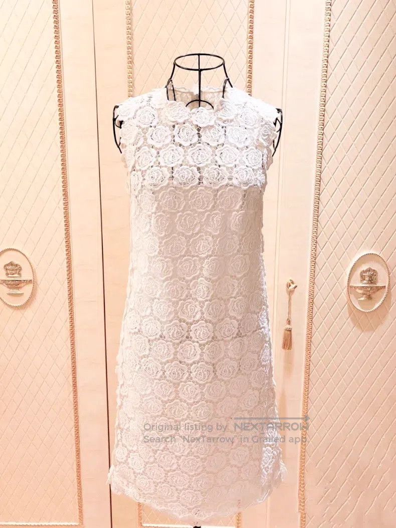 Valentino Valentino White flower lace dress Size M / US 6-8 / IT 42-44 - 1 Thumbnail