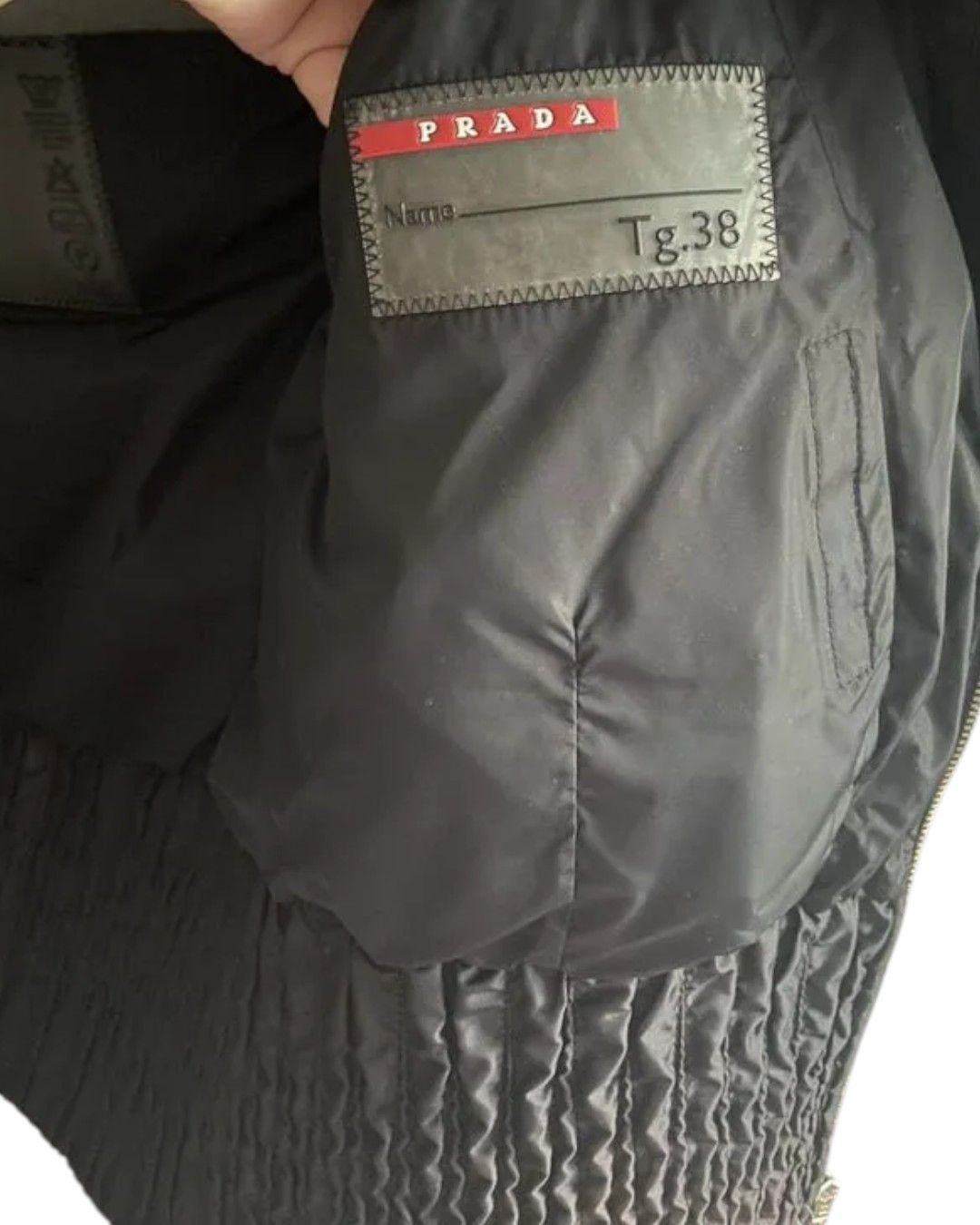 Prada BLACK FOX FUR / GOOSE DOWN PUFFER SHORT JACKET Size XS / US 0-2 / IT 36-38 - 4 Thumbnail