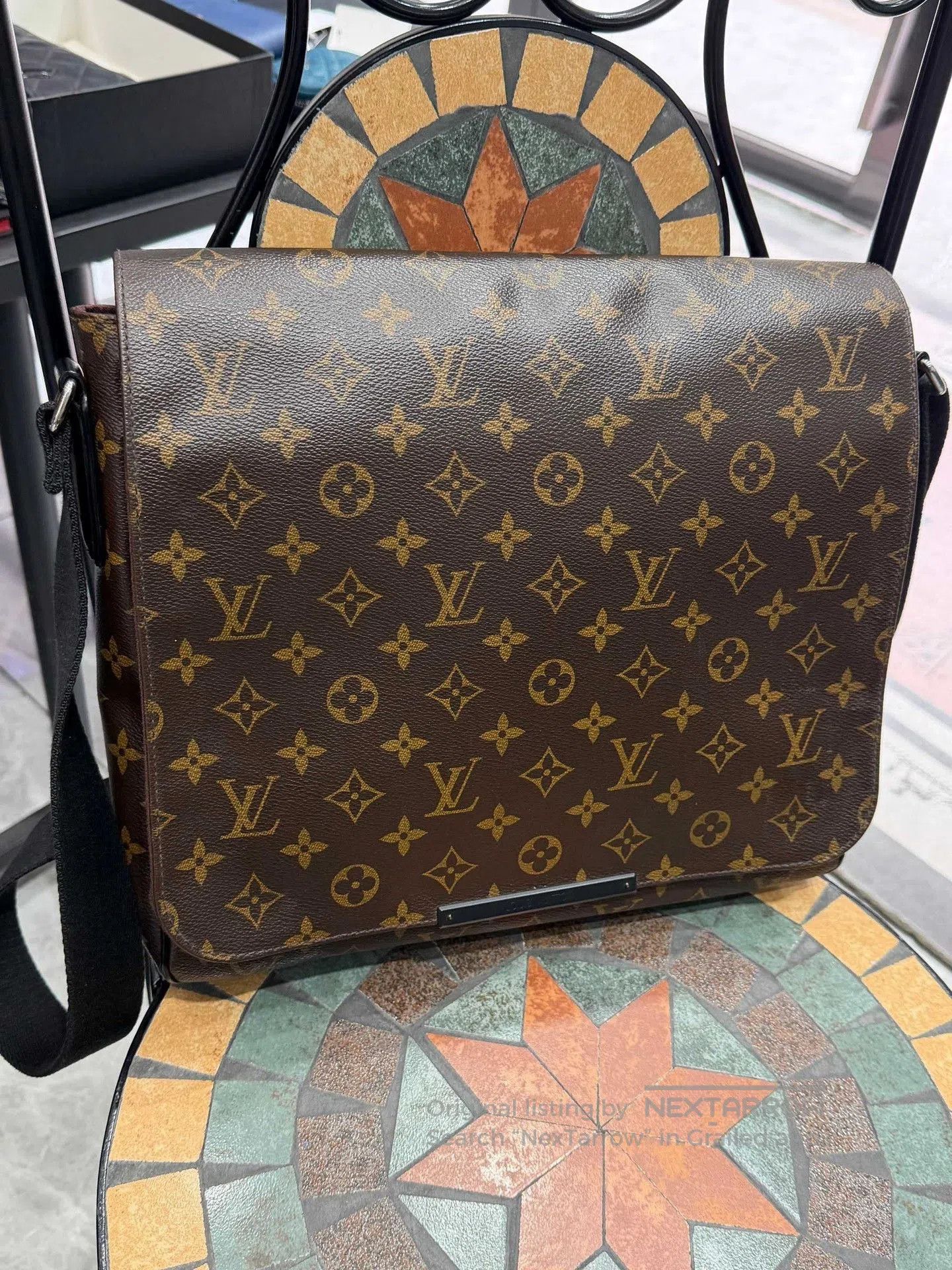 Louis Vuitton Louis Vuitton Men's Classic Monogram Messenger Bag. Size ONE SIZE - 3 Thumbnail