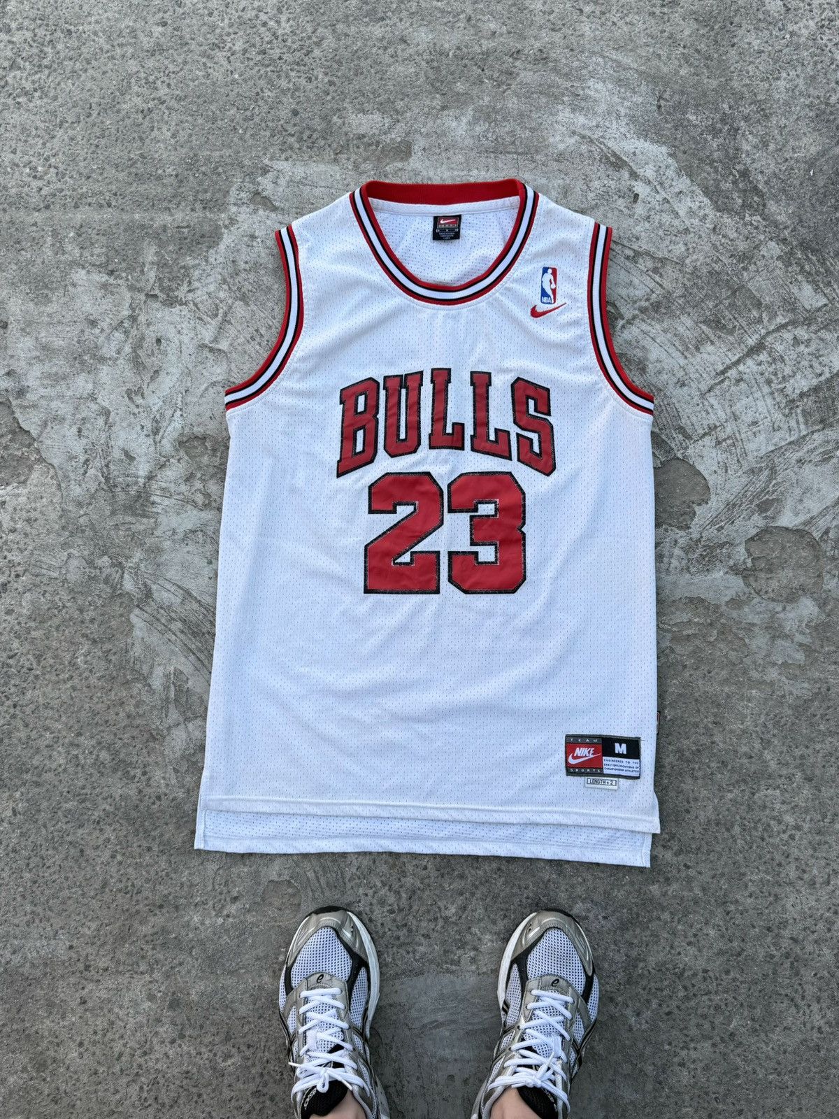 NBA Vintage Y2K Nike Chicago Bulls Michael Jordan 23 Jersey Size US M / EU 48-50 / 2 - 2 Thumbnail