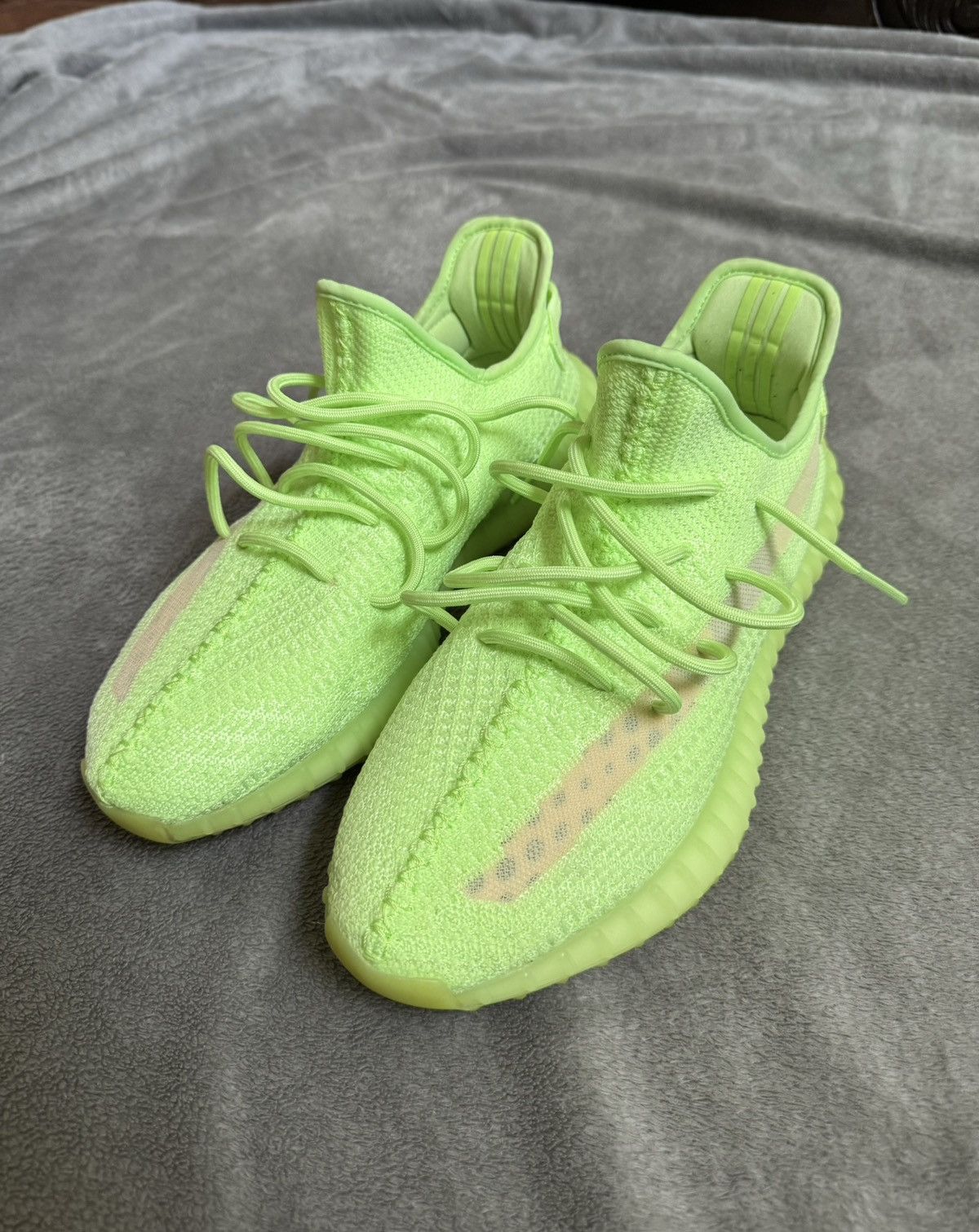 Yeezy Yeezy Boost 350 V2 Glow Size US 12 / EU 45 - 2 Thumbnail