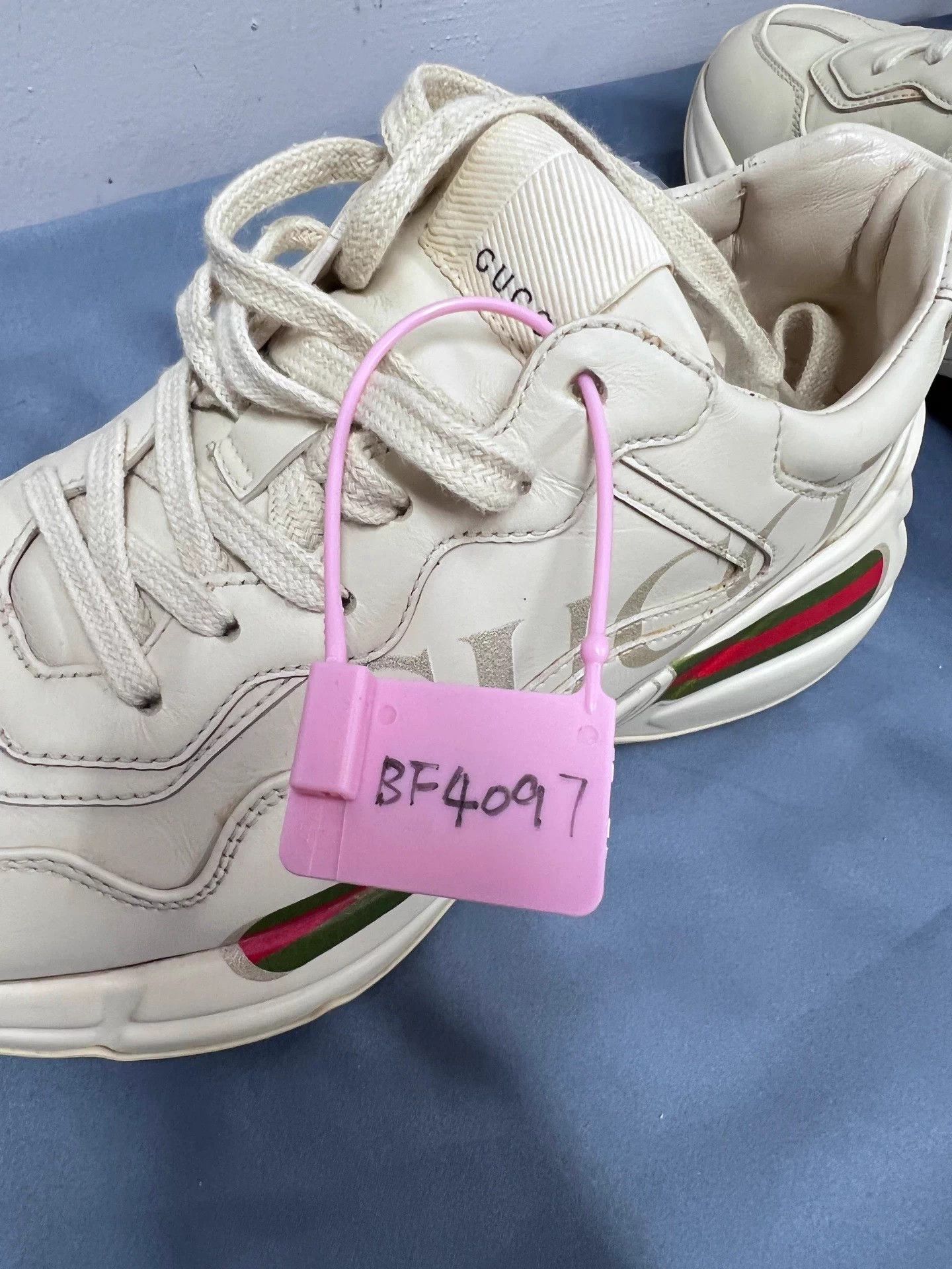 Gucci Gucci Rhyton Ivory Red Green Logo Sneaker 37.5 LN Size US 7 / IT 37 - 9 Thumbnail