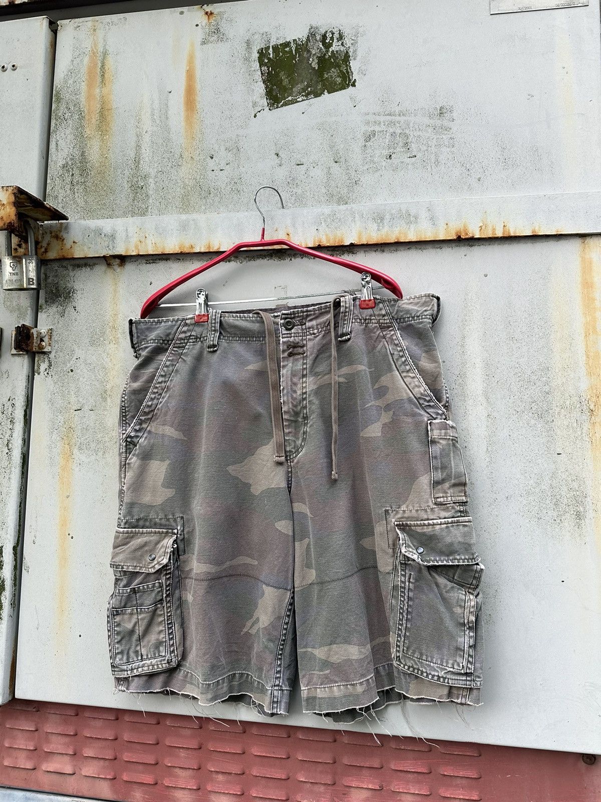 Vintage Vintage THRASHED Old Navy Camo Cargos Size US 35 - 3 Thumbnail