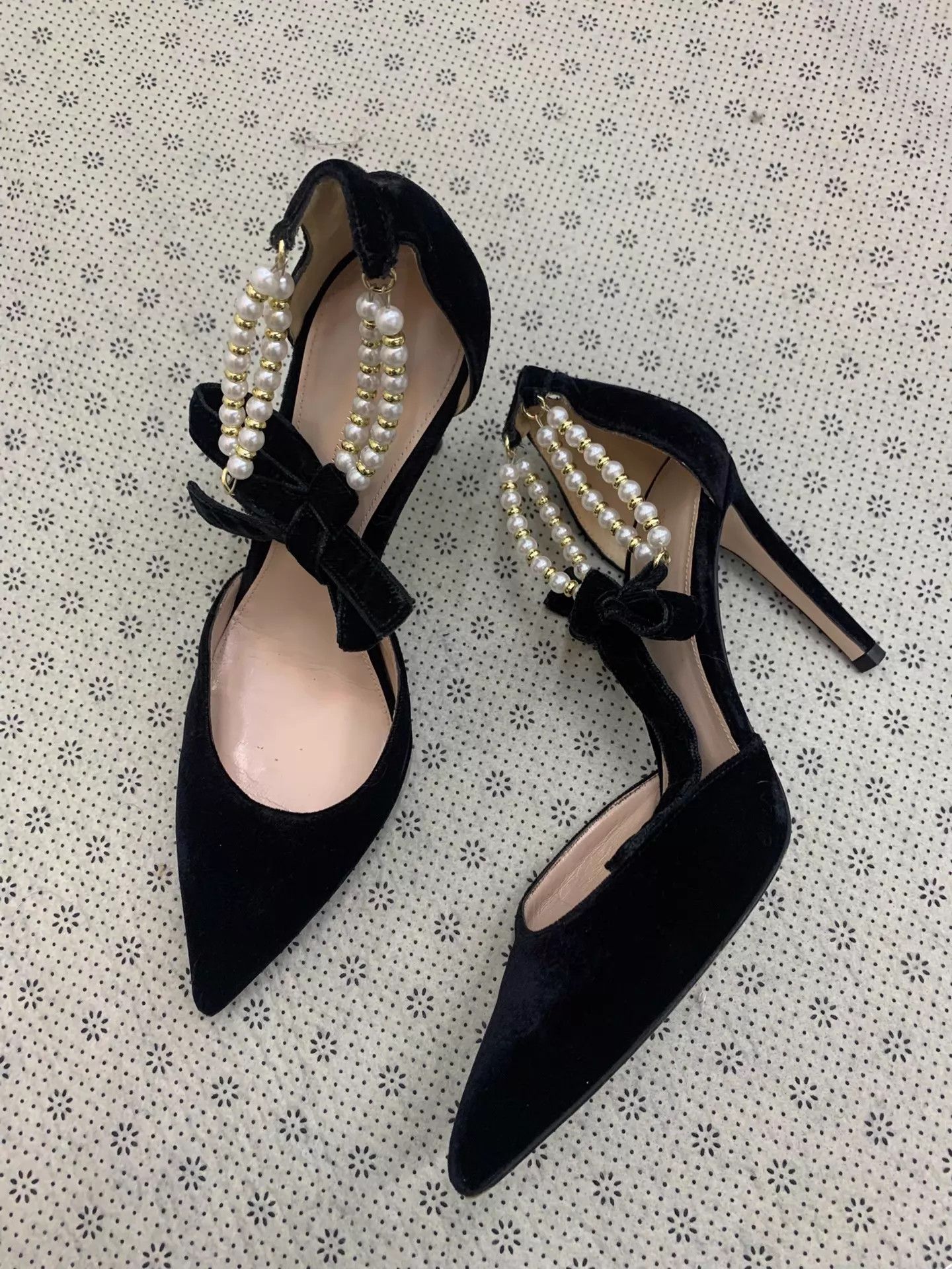 Stuart Weitzman STUART WEITZMAN Black Velvet Pearl Heels 38.5 New Size US 8 / IT 38 - 2 Thumbnail