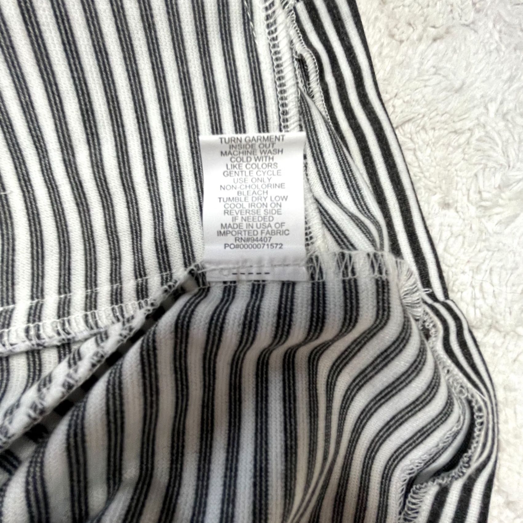 Vintage TravelSmith Womens Small Long Sleeve Knit Jacket Stripe Black White Size Small Size S / US 4 / IT 40 - 7 Thumbnail