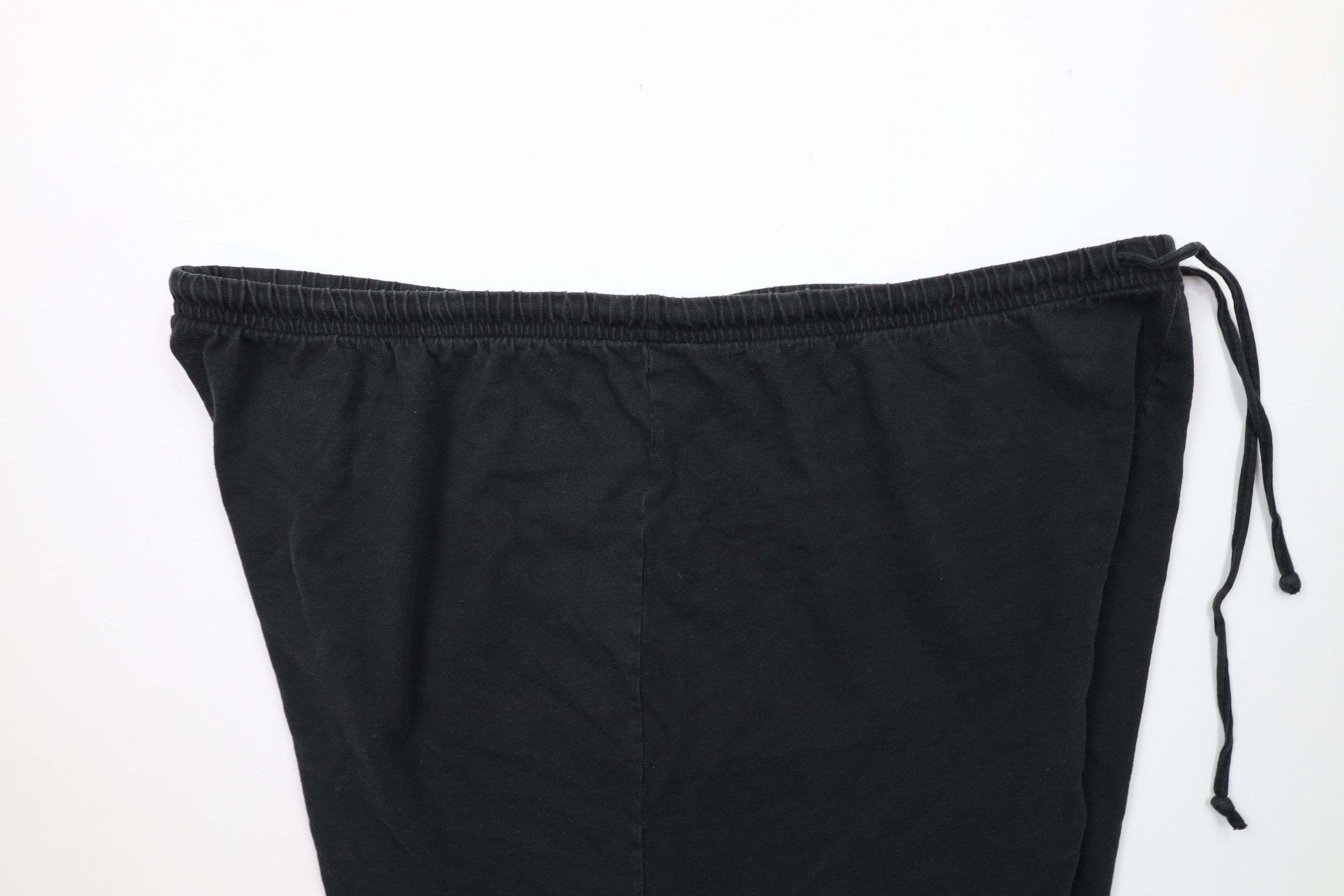 Vintage Vintage 90s Y2K NASCAR Spell Out Track Girl Speedway Shorts Size 40" / US 18 - 7 Thumbnail